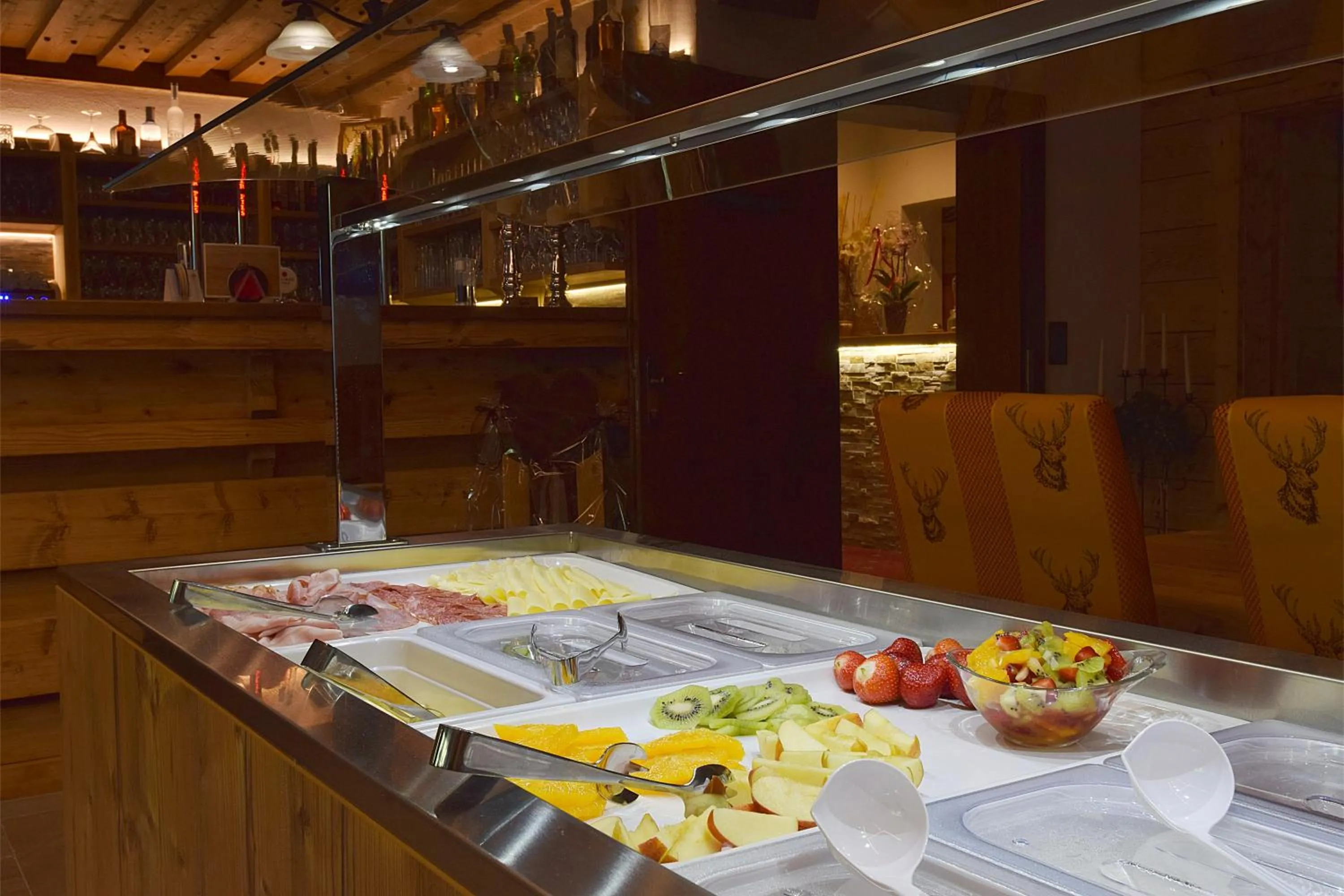 Buffet breakfast in Hotel Künstleralm