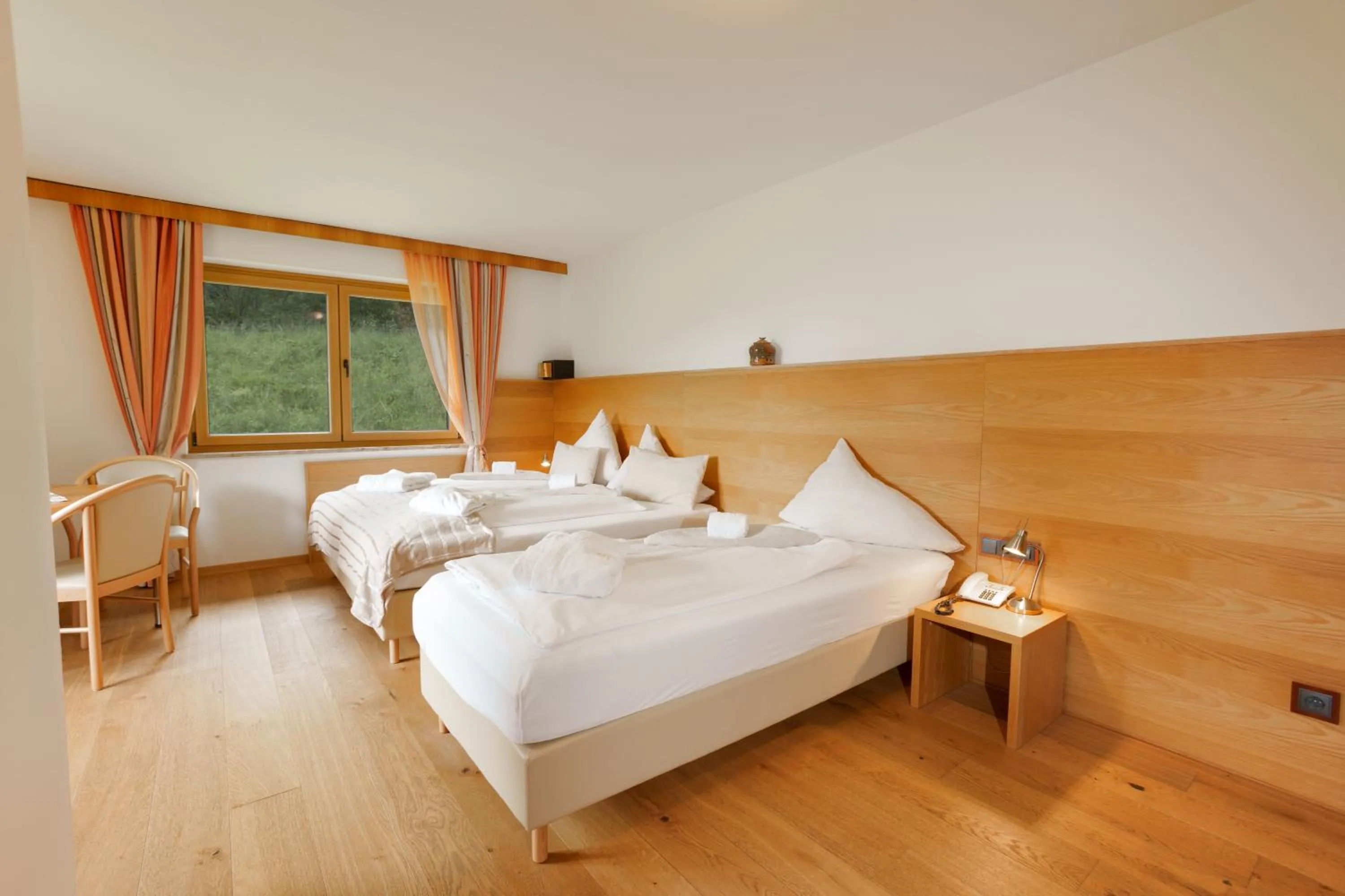 Photo of the whole room, Bed in Hotel Künstleralm