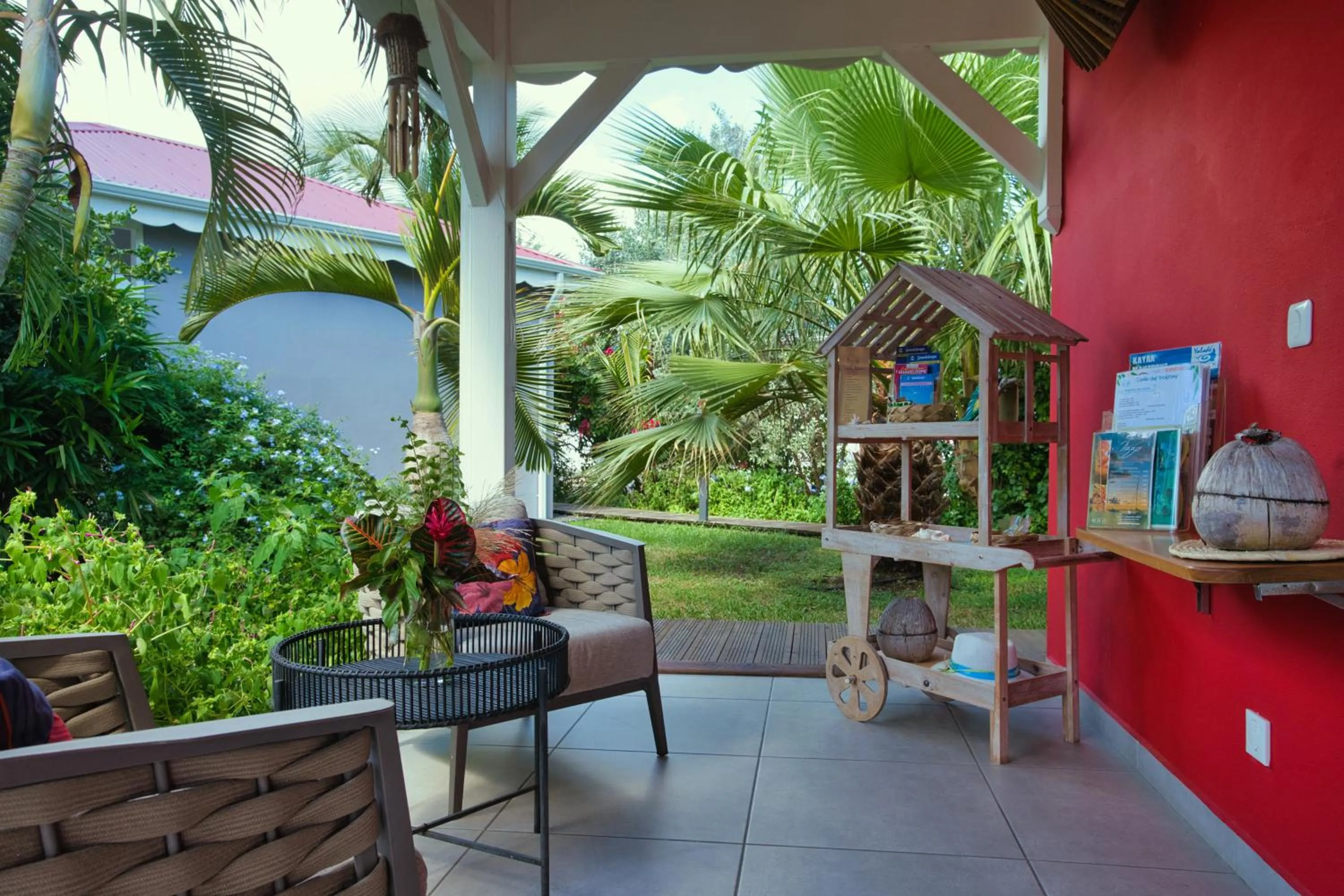 Patio in Hôtel & Villa Le Cocotel