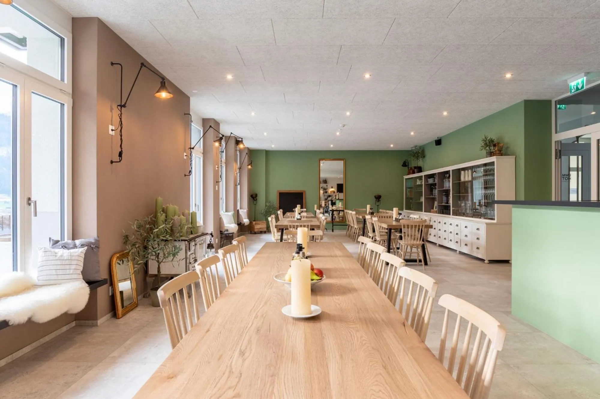 Restaurant/places to eat in Emma's B&B - Self Check-in Hotel