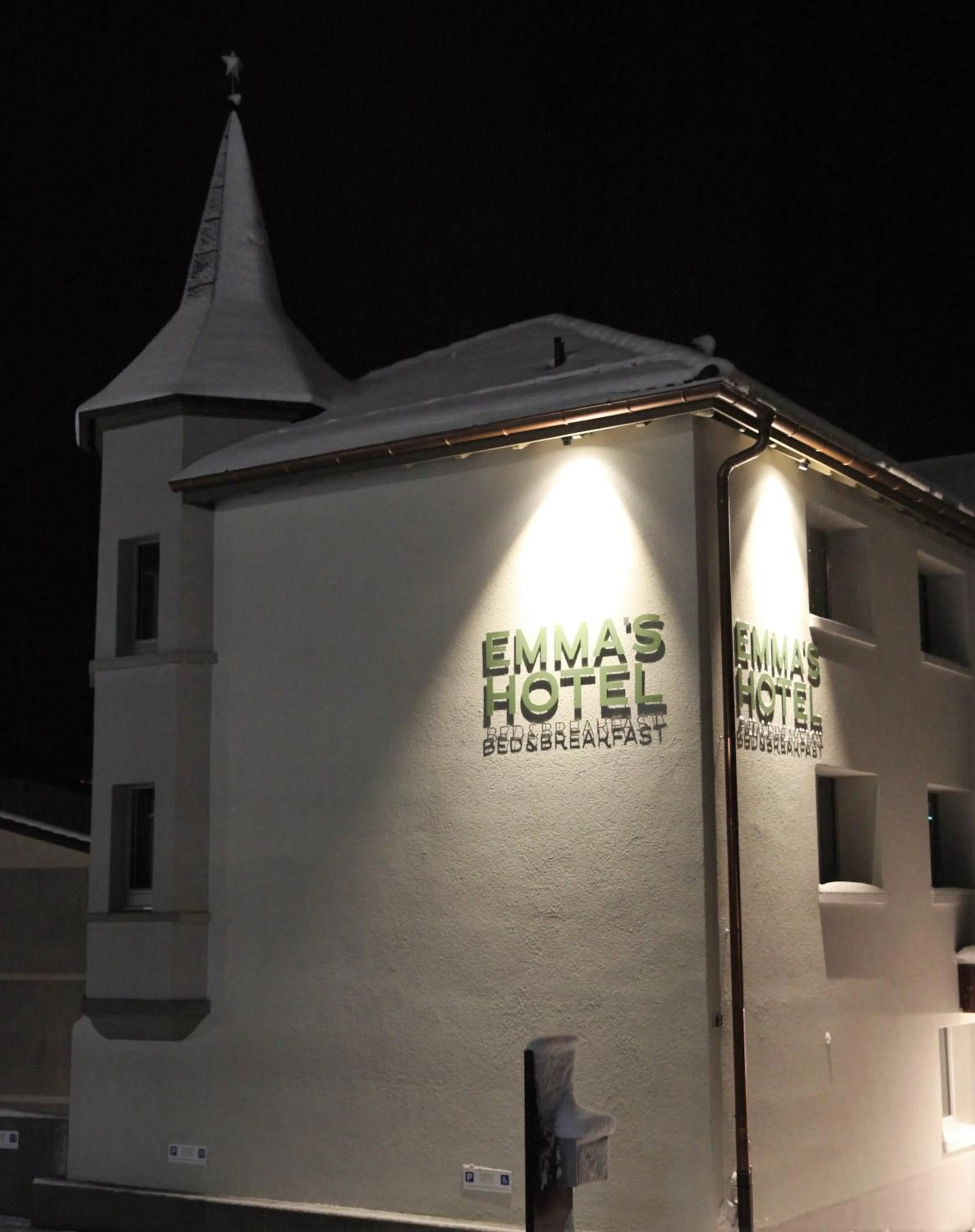 Property building in Emma's B&B - Self Check-in Hotel