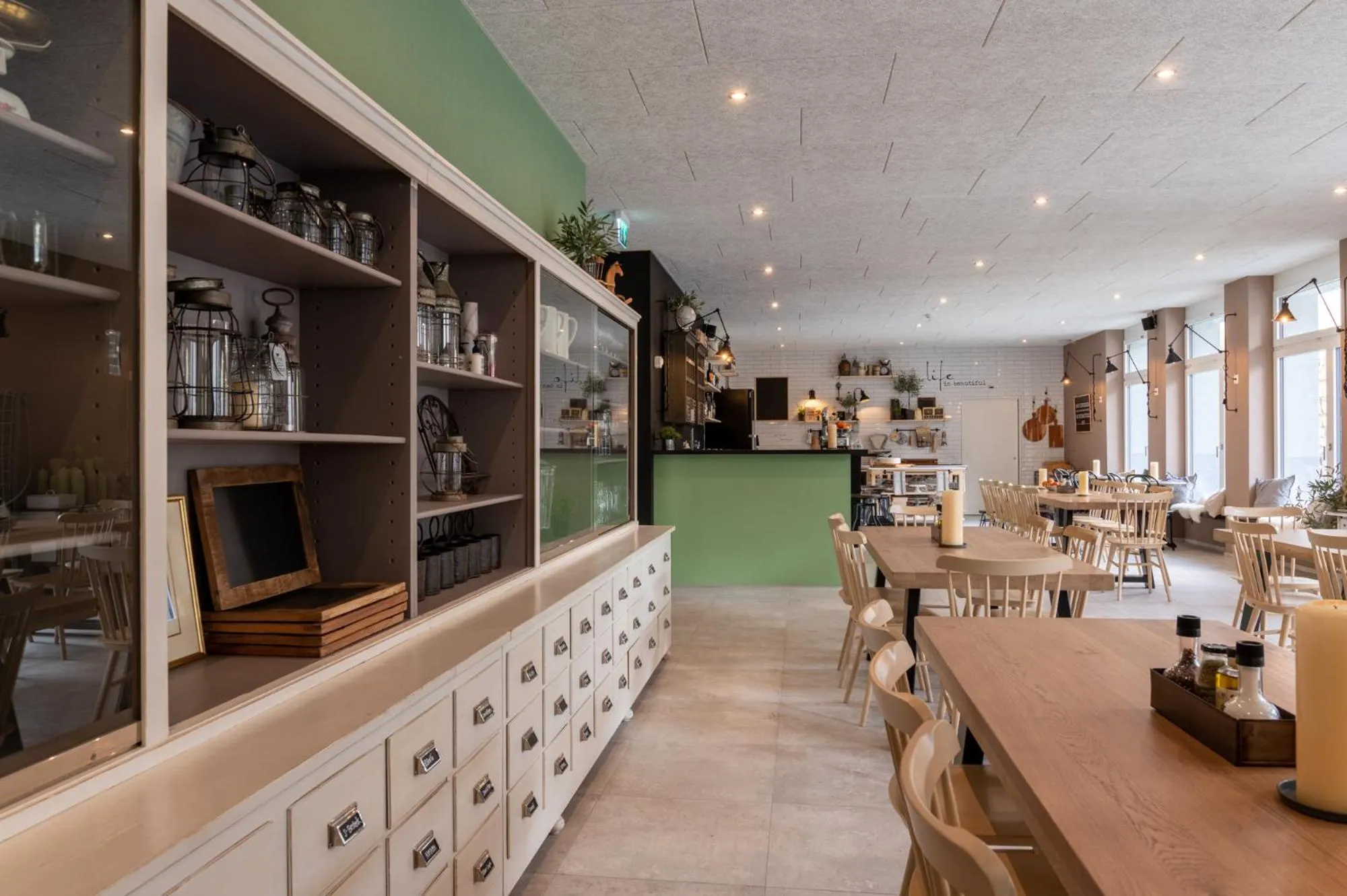 Restaurant/places to eat in Emma's B&B - Self Check-in Hotel