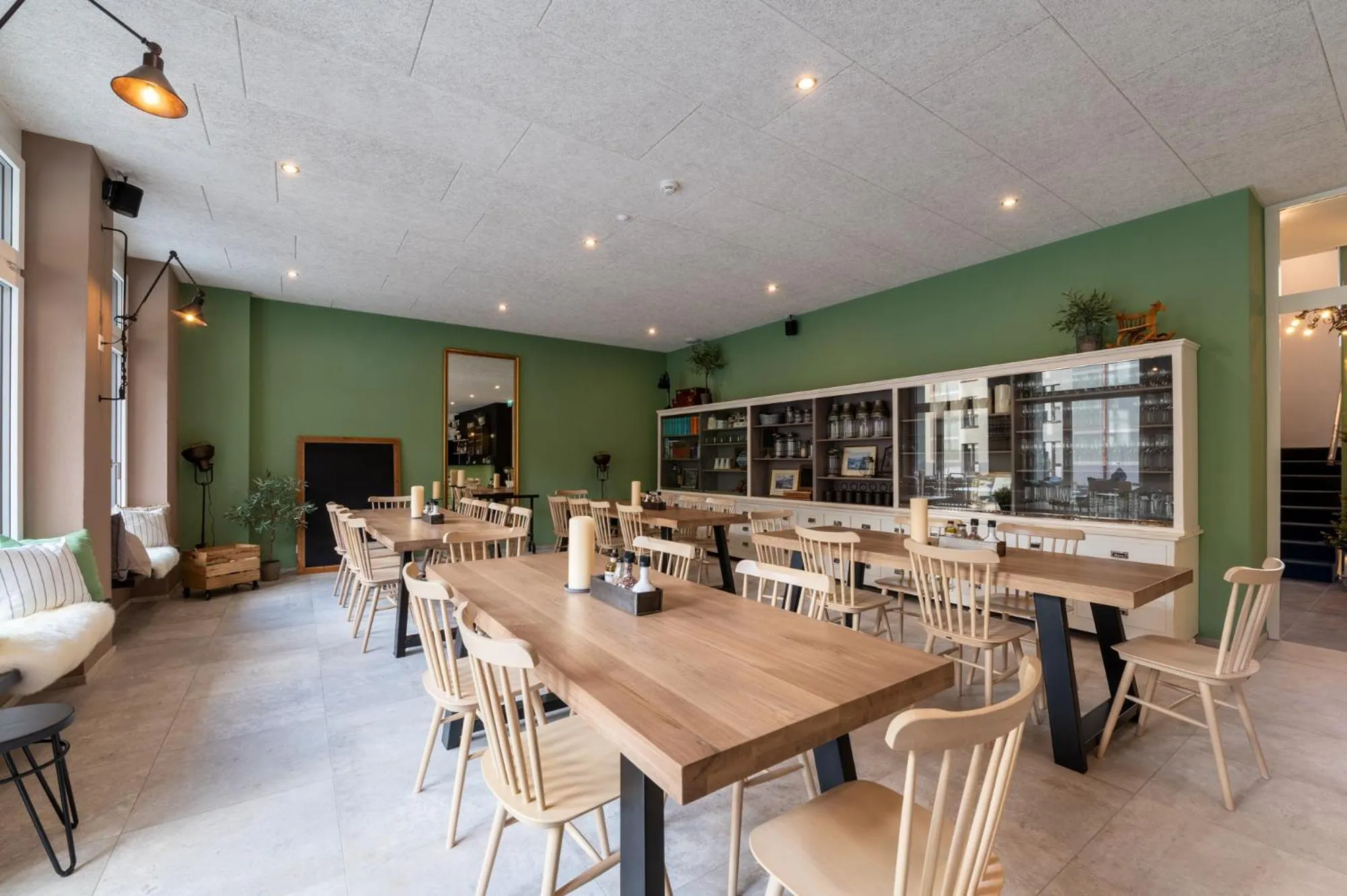 Restaurant/places to eat in Emma's B&B - Self Check-in Hotel