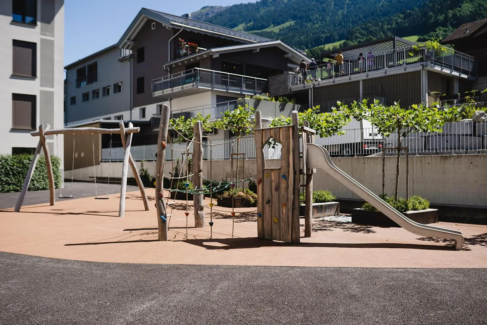 Children play ground in Emma's B&B - Self Check-in Hotel