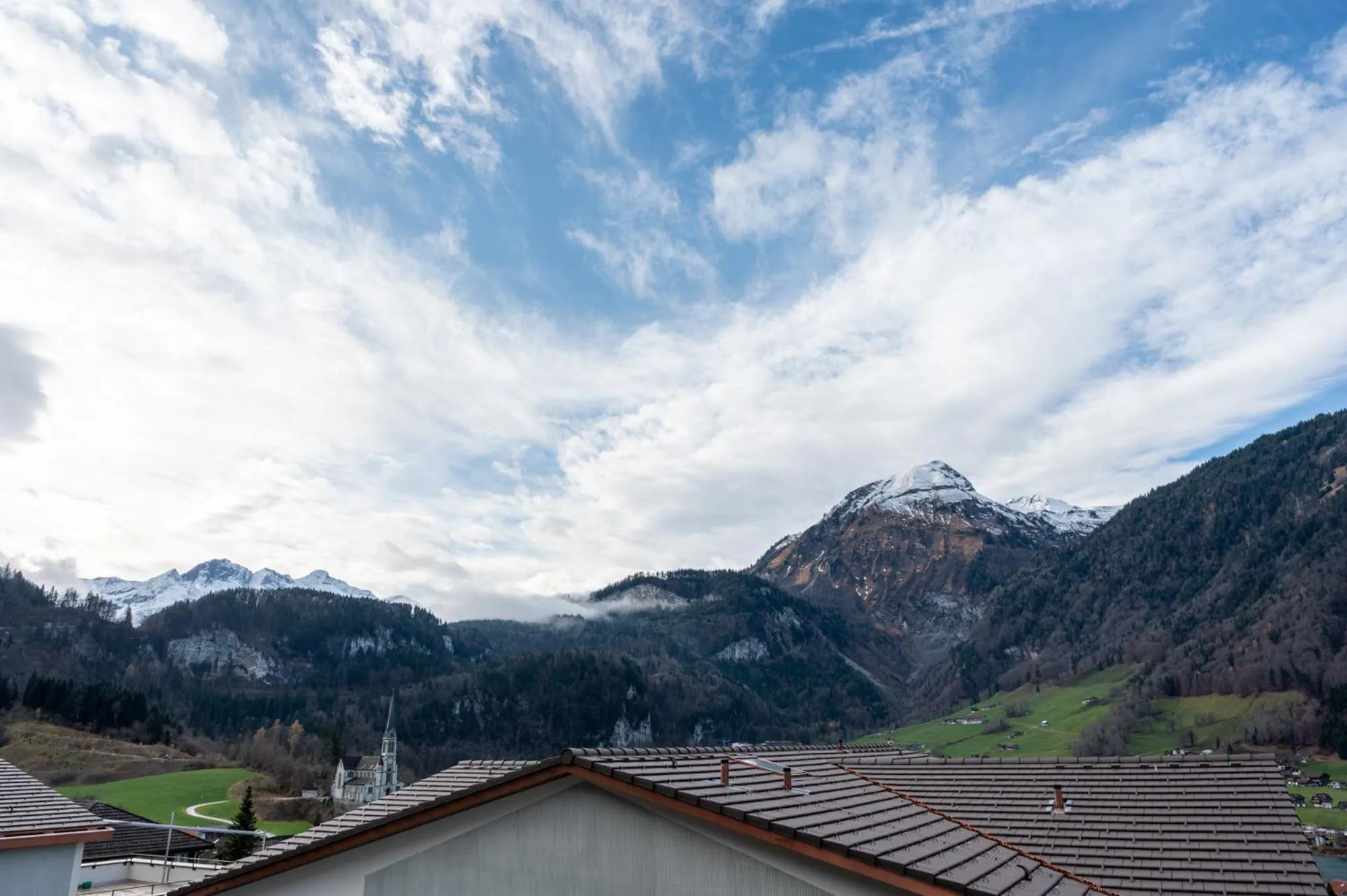 Mountain view in Emma's B&B - Self Check-in Hotel