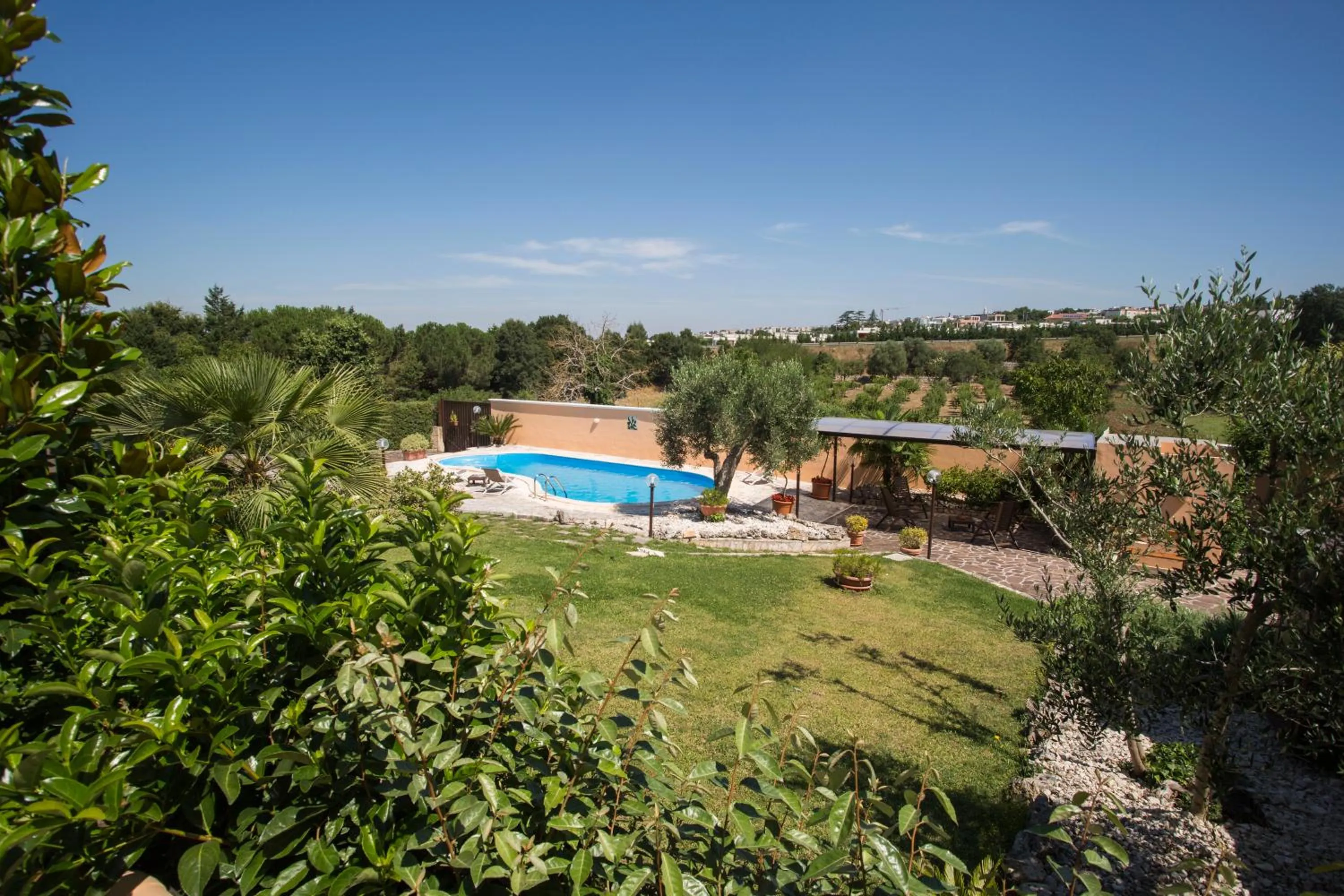 Pool view in Il Viottolo