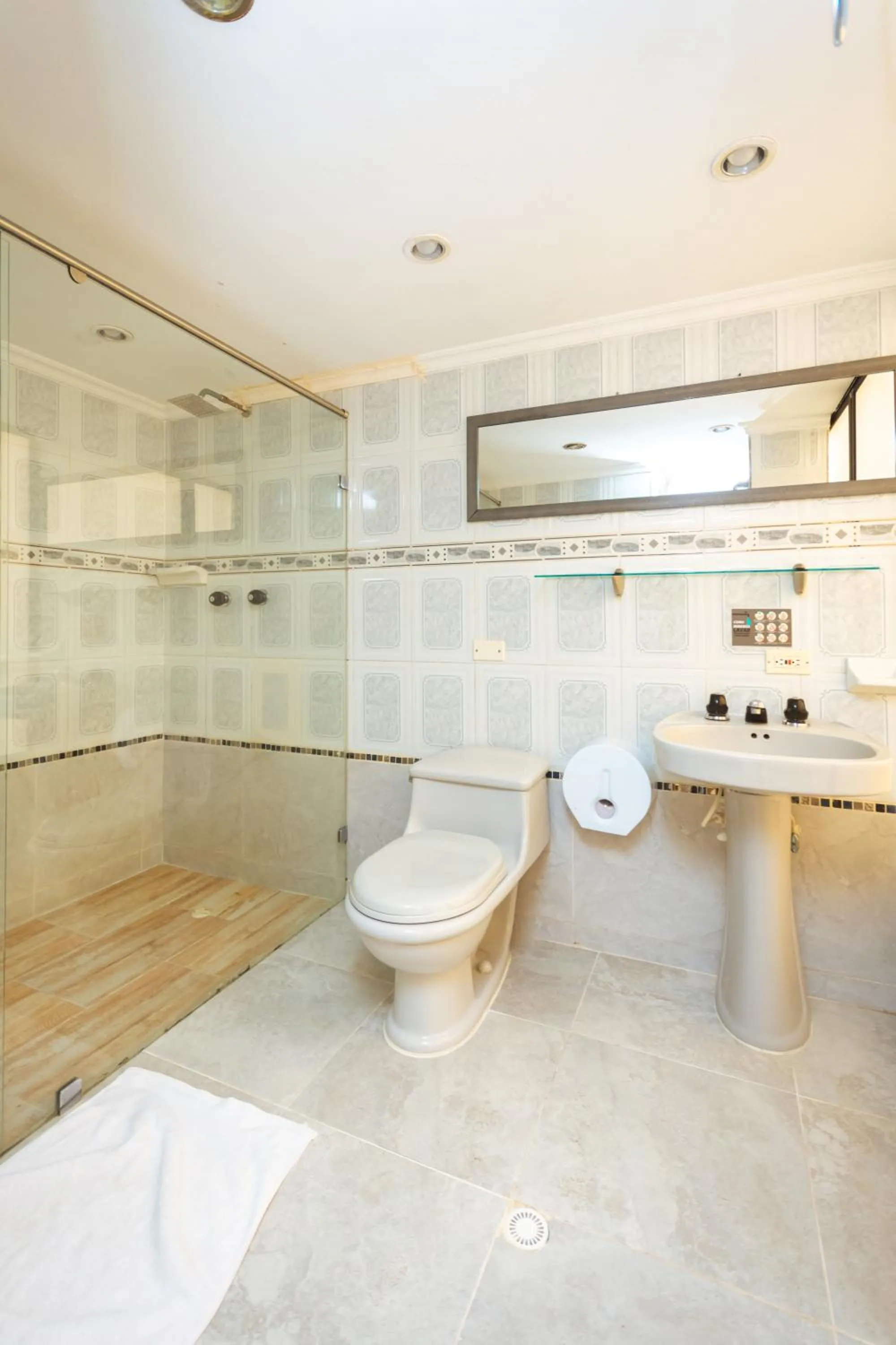 Shower in Hotel Colores Boutique