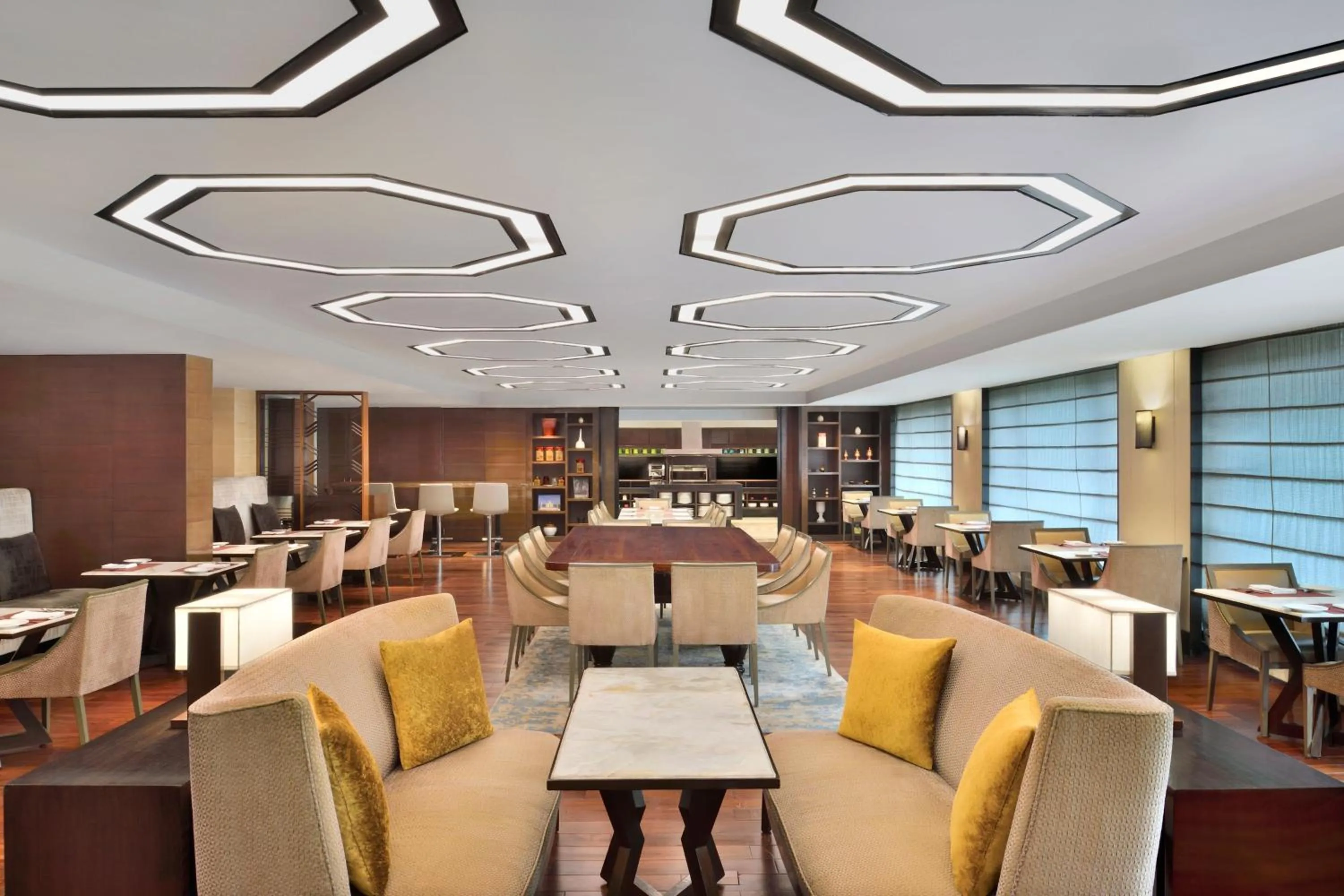 Lounge or bar in JW Marriott Hotel New Delhi Aerocity