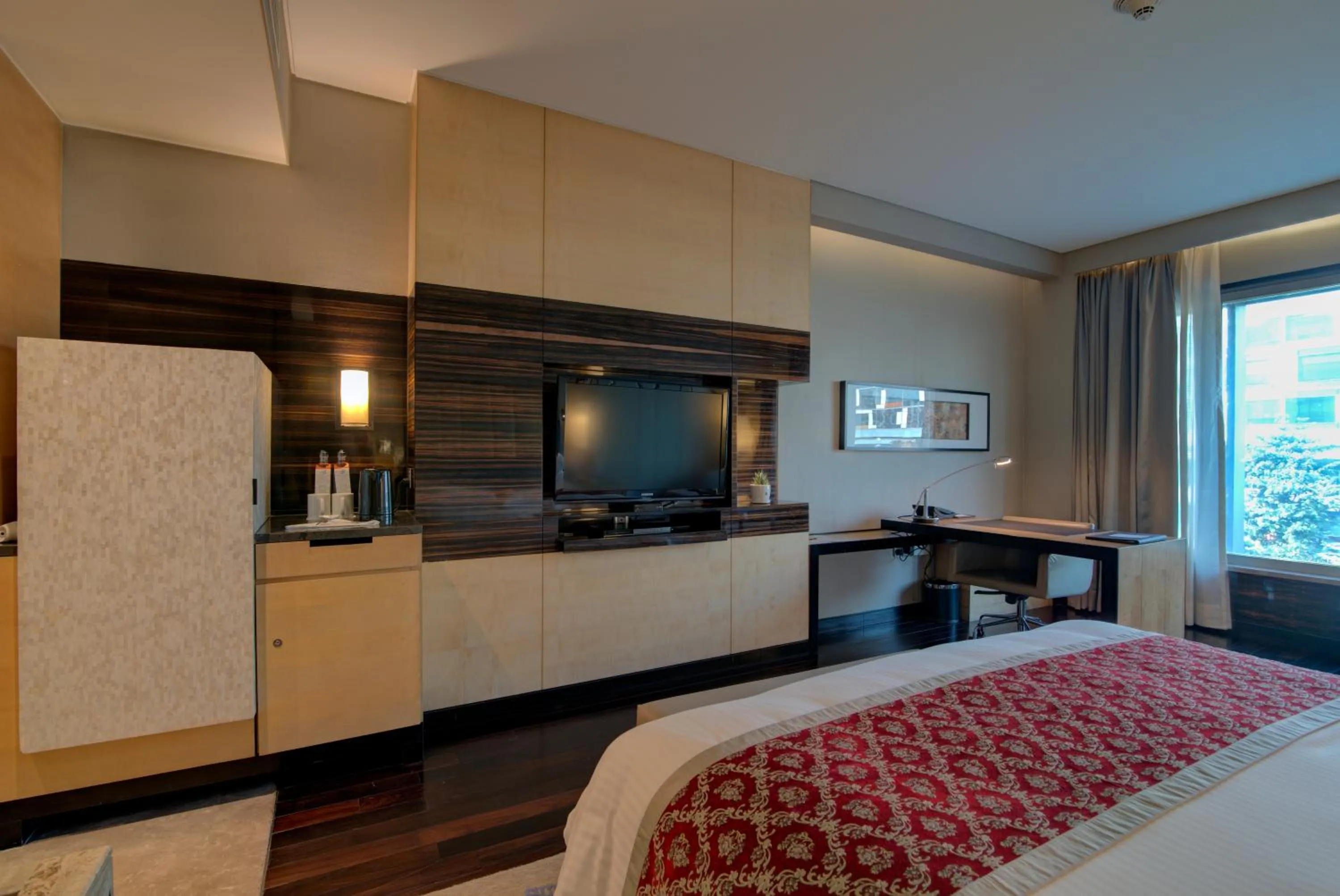 Bed in JW Marriott Hotel New Delhi Aerocity