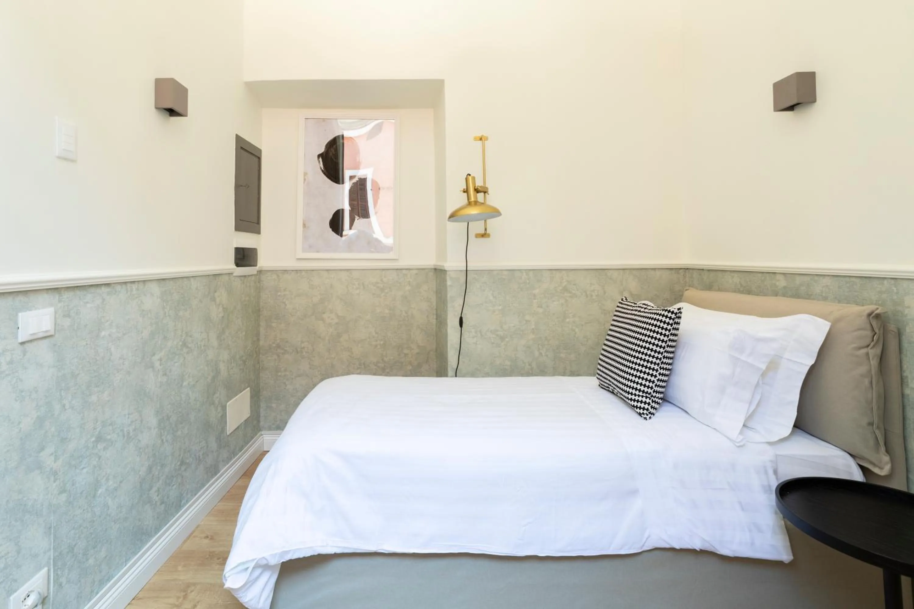 Bed in Louly Spanish Steps