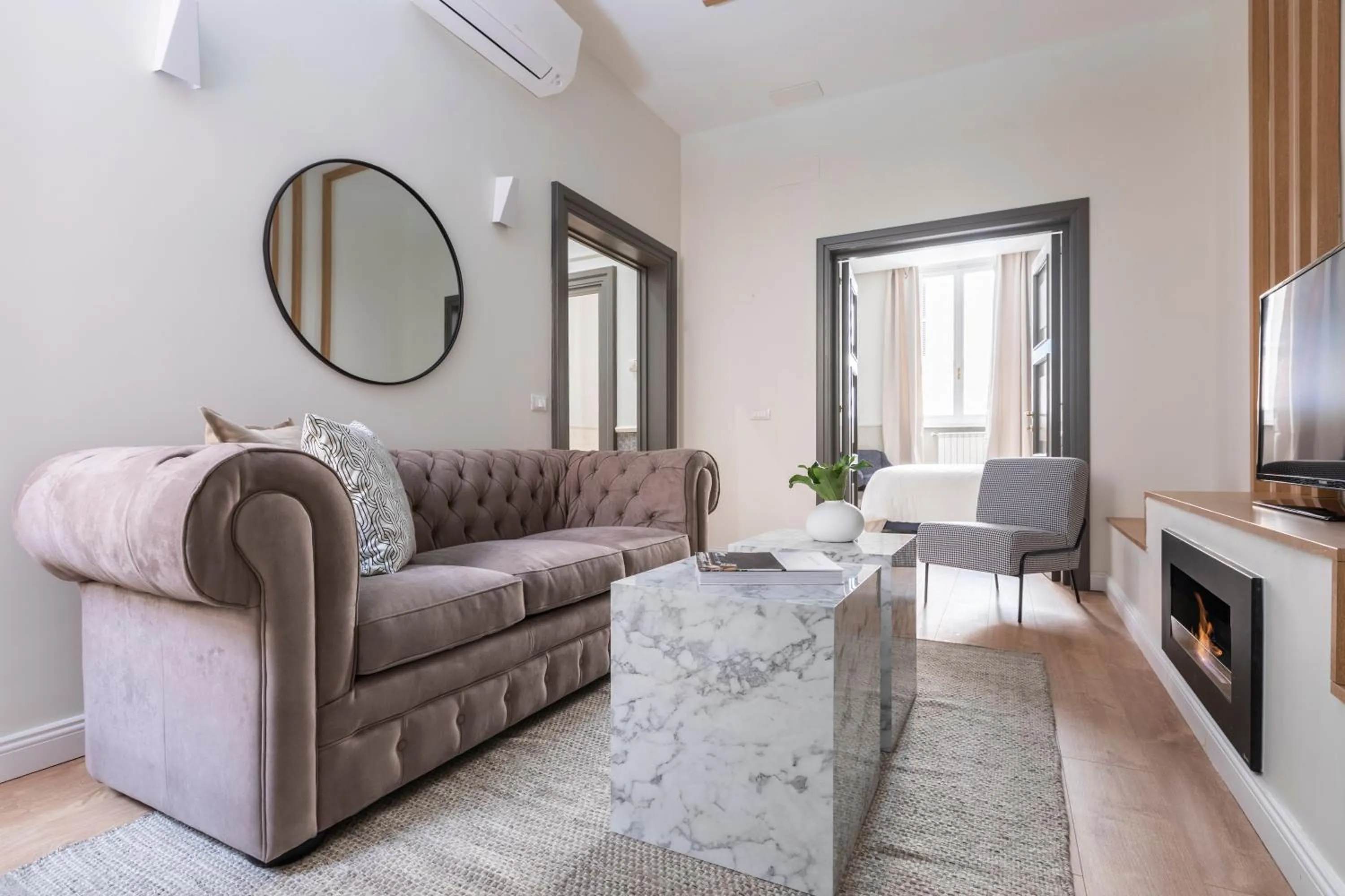 Communal lounge/ TV room in Louly Spanish Steps