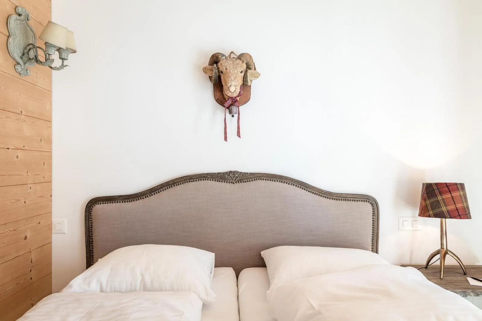 Bed in Rinderberg Lodge