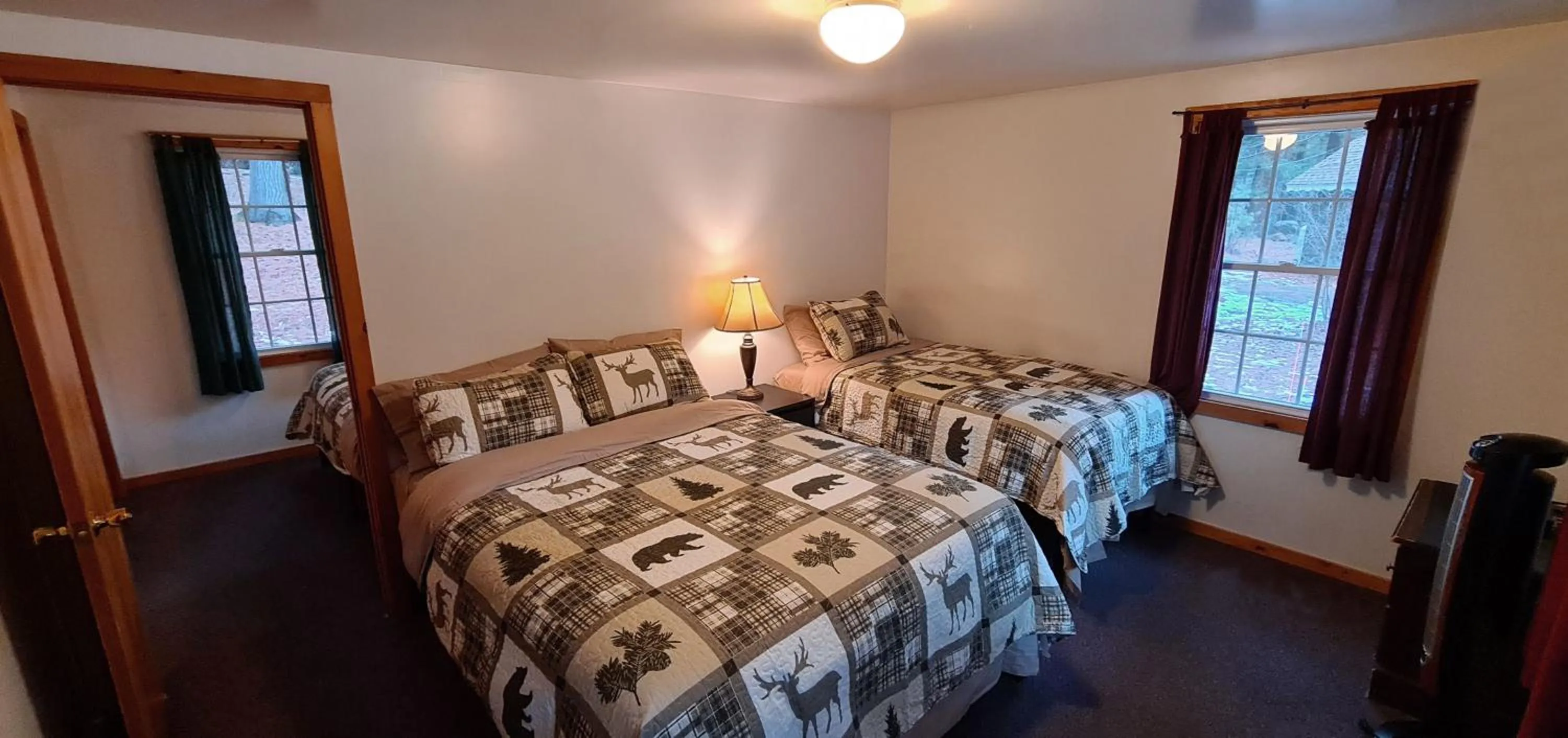 Bedroom, Bed in The Wilderness Inn: Chalets