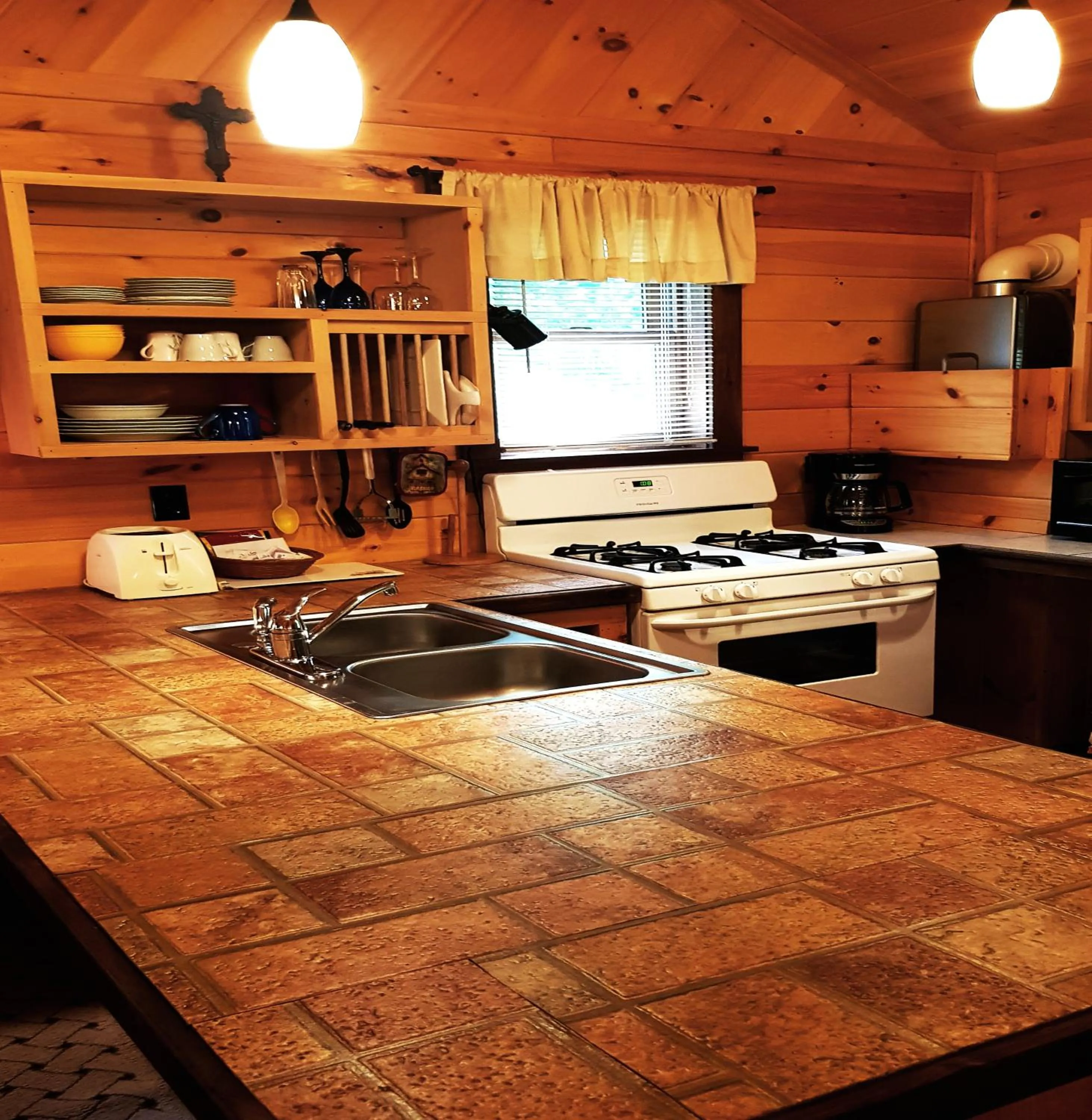 Kitchen or kitchenette in The Wilderness Inn: Chalets