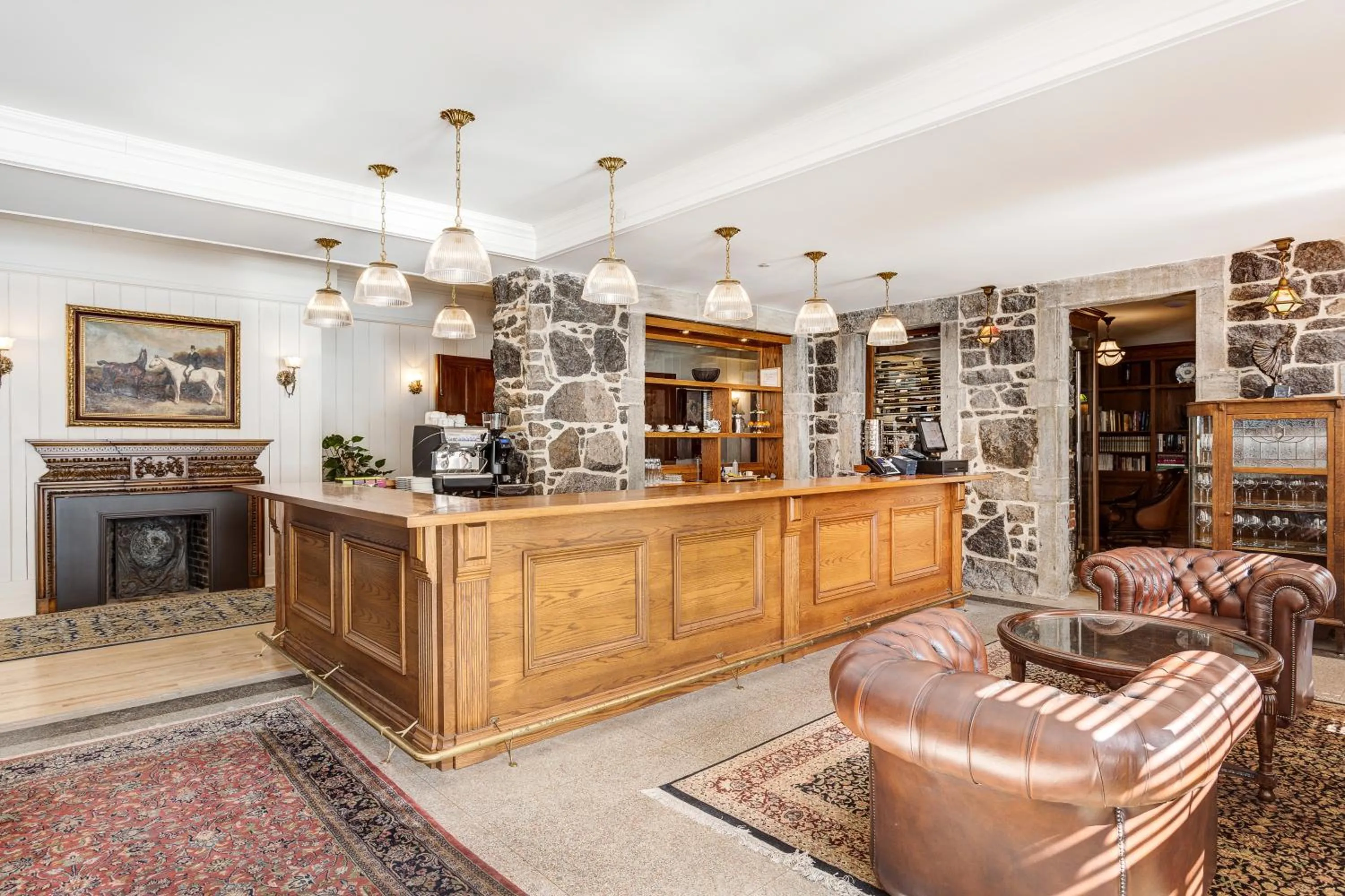 Lounge or bar in StoneHaven Le Manoir - Relais & Châteaux