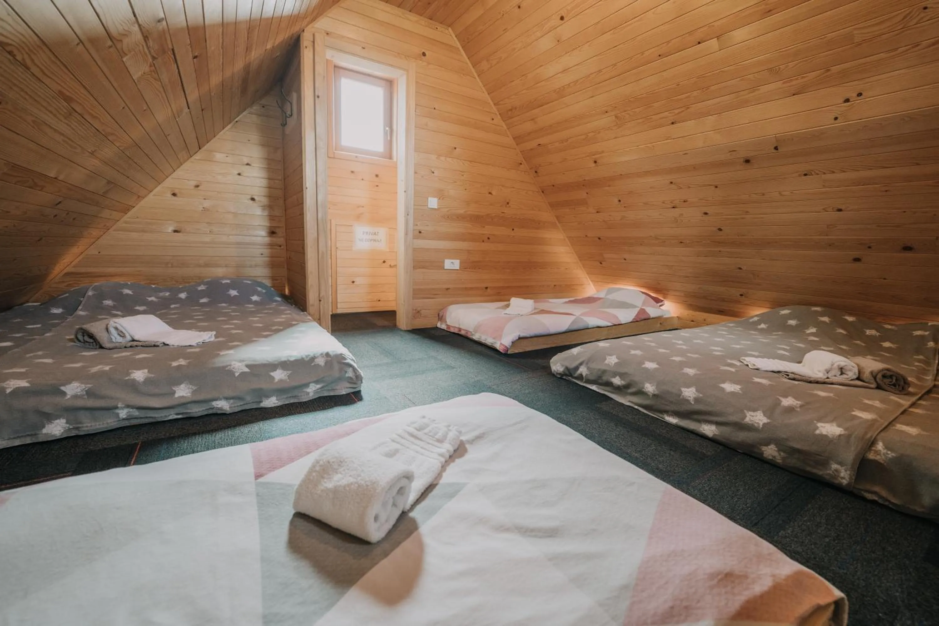 Bed in Koča Zlatorog - Velika planina
