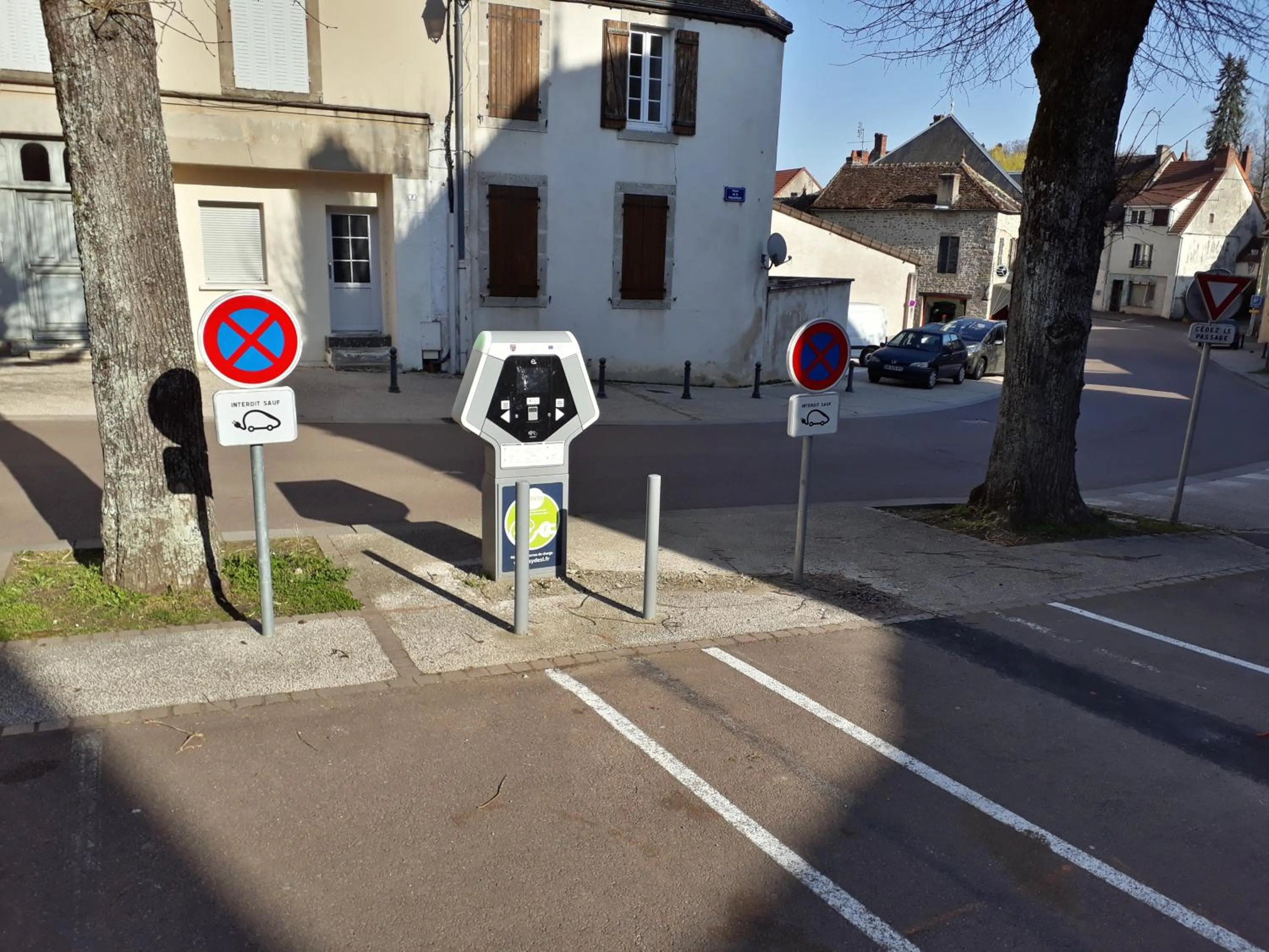 Parking in Logis Des Trois Maures