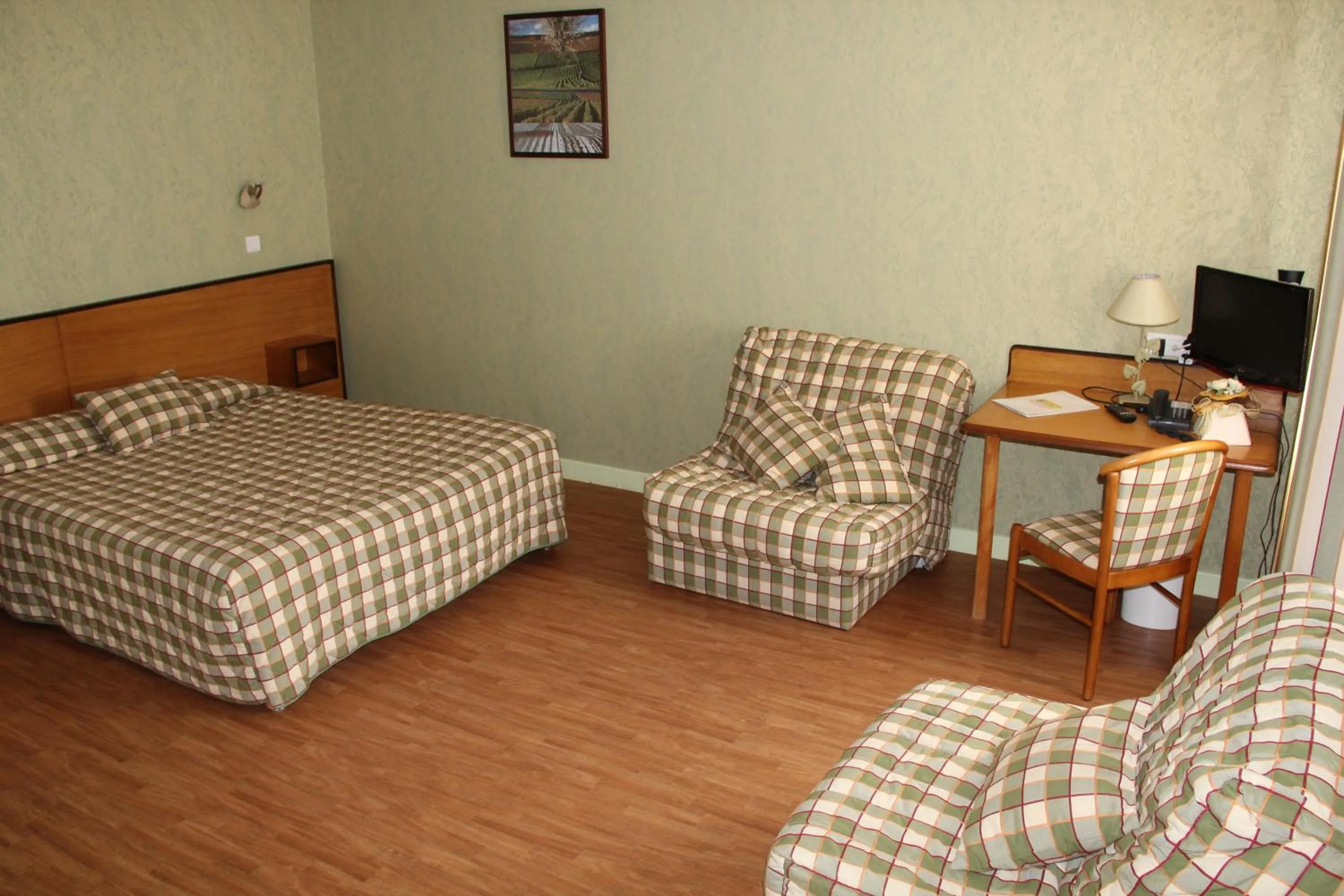 Photo of the whole room in Logis Des Trois Maures