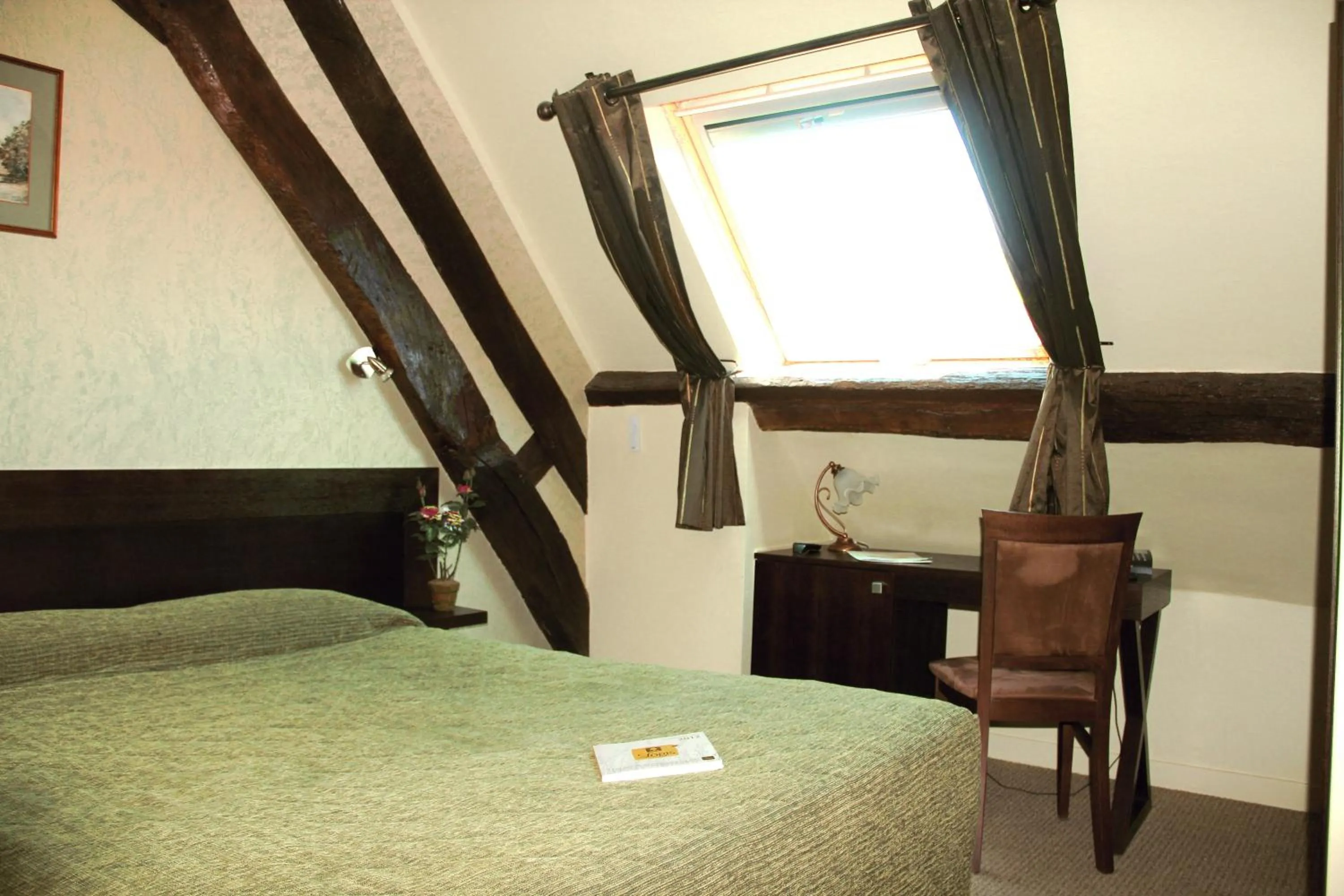 Bedroom, Bed in Logis Des Trois Maures