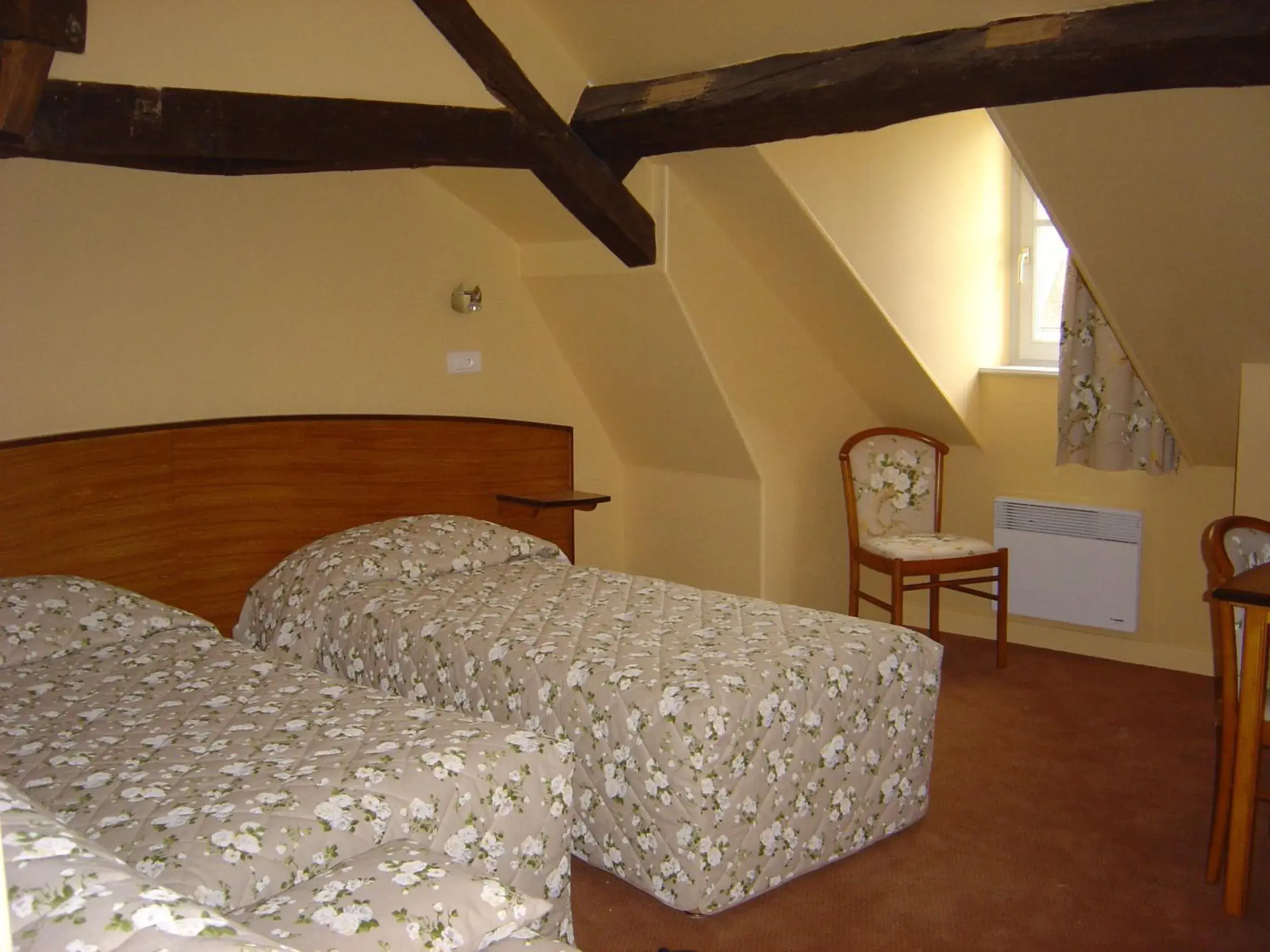 Double or Twin Room in Logis Des Trois Maures Double or Twin Room in Logis Des Trois Maures