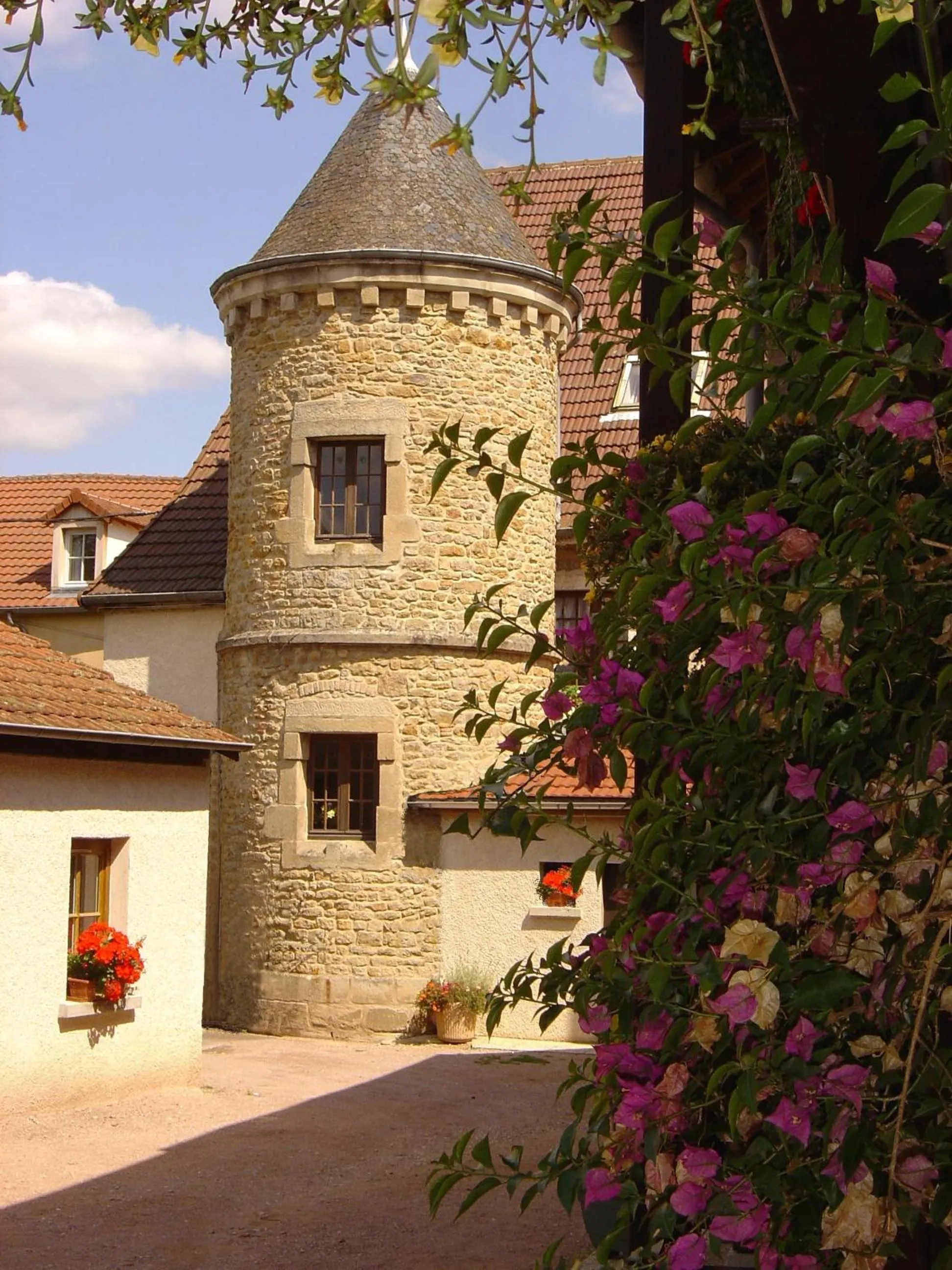 Property building in Logis Des Trois Maures