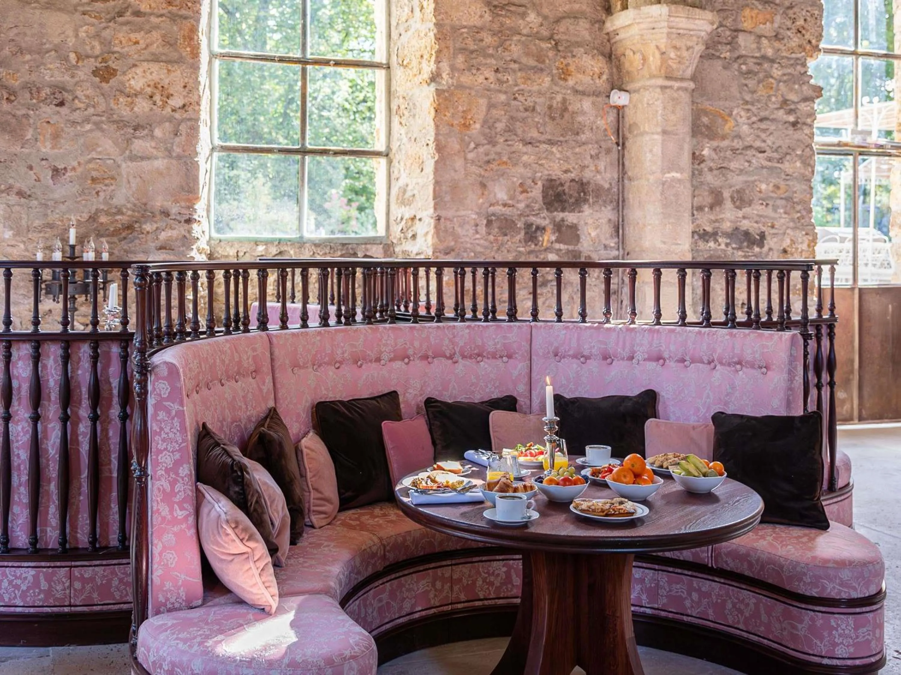 Restaurant/places to eat in Abbaye Des Vaux De Cernay