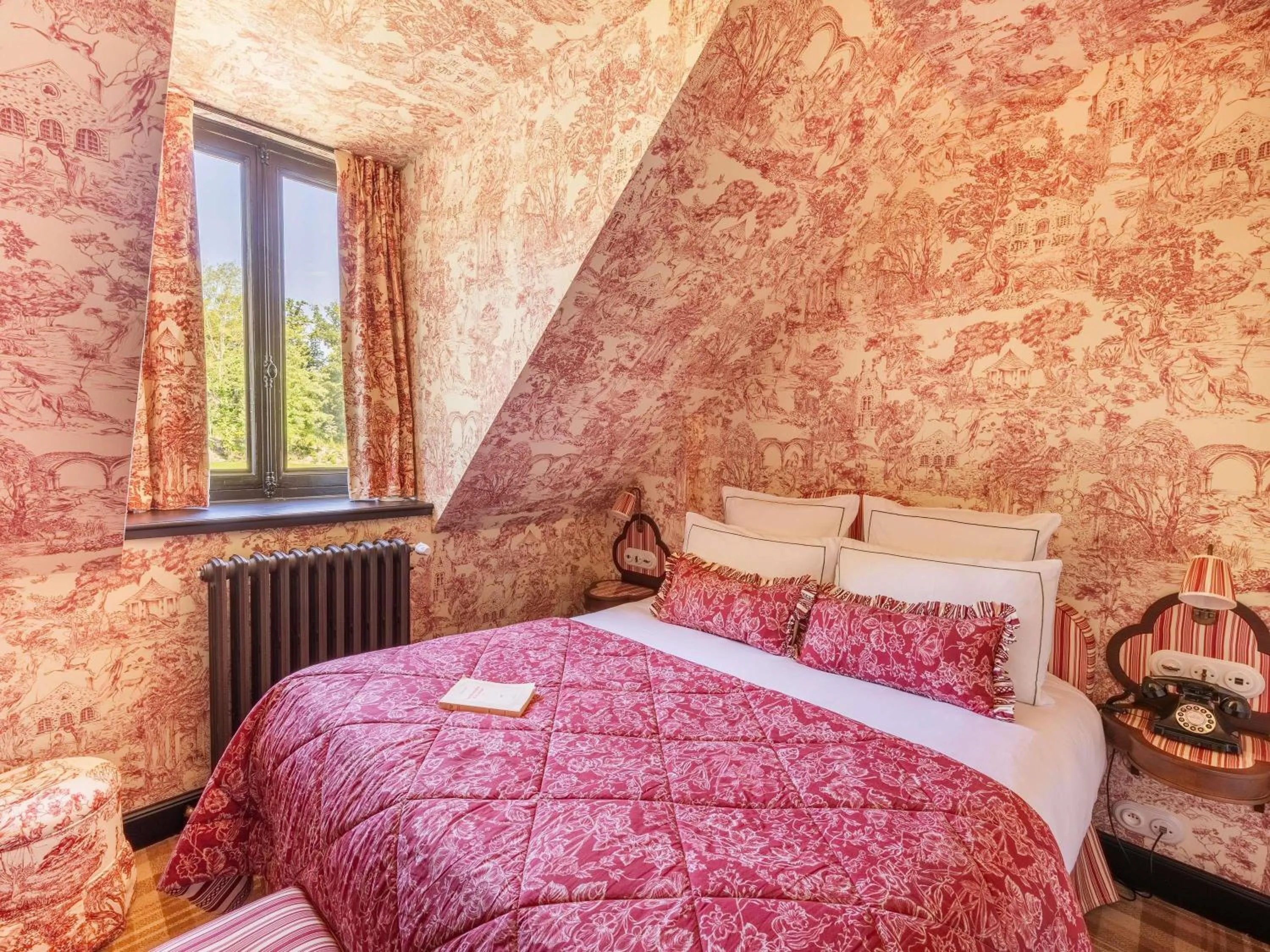 Bedroom, Bed in Abbaye Des Vaux De Cernay
