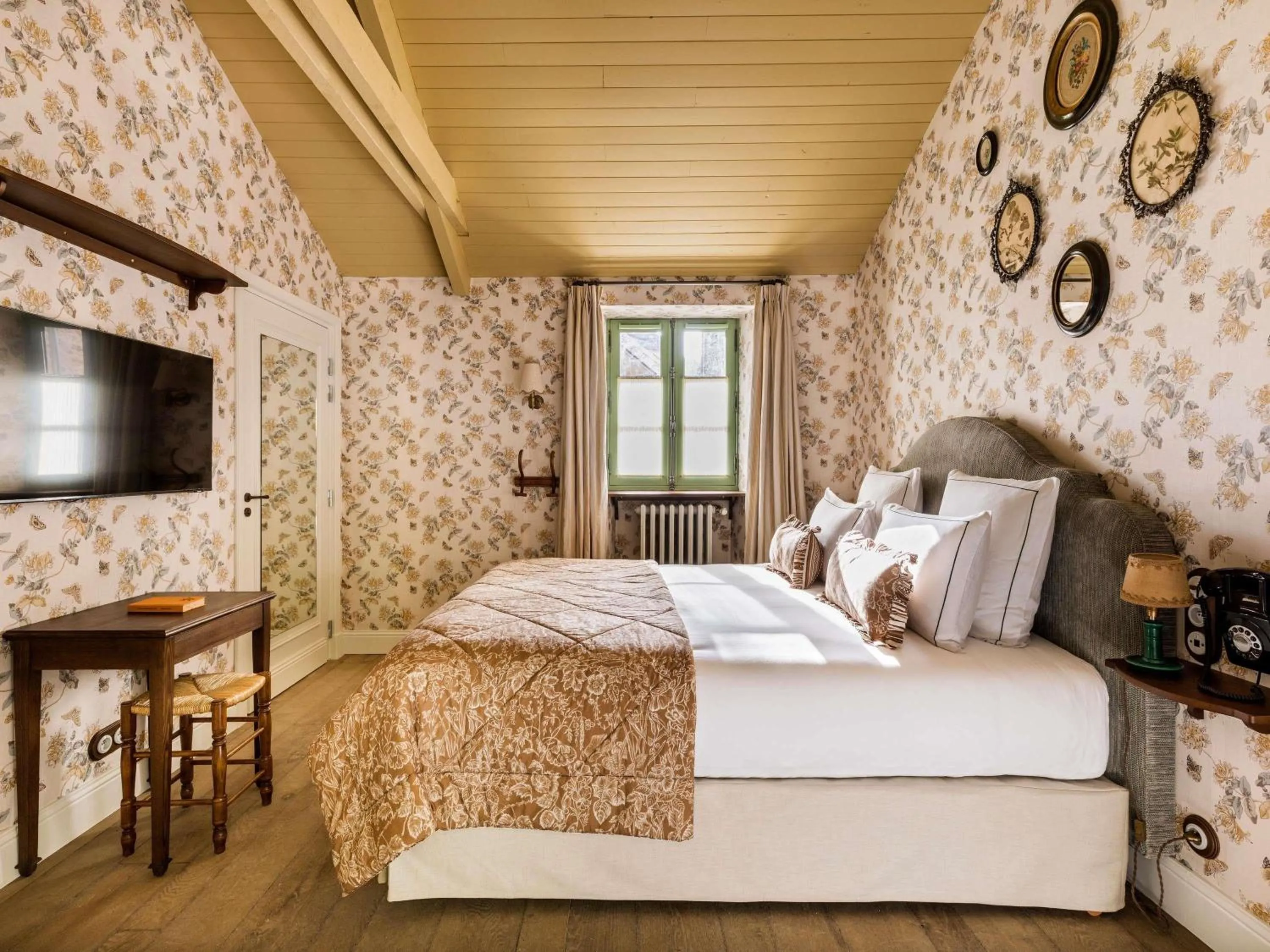 Bedroom, Bed in Abbaye Des Vaux De Cernay