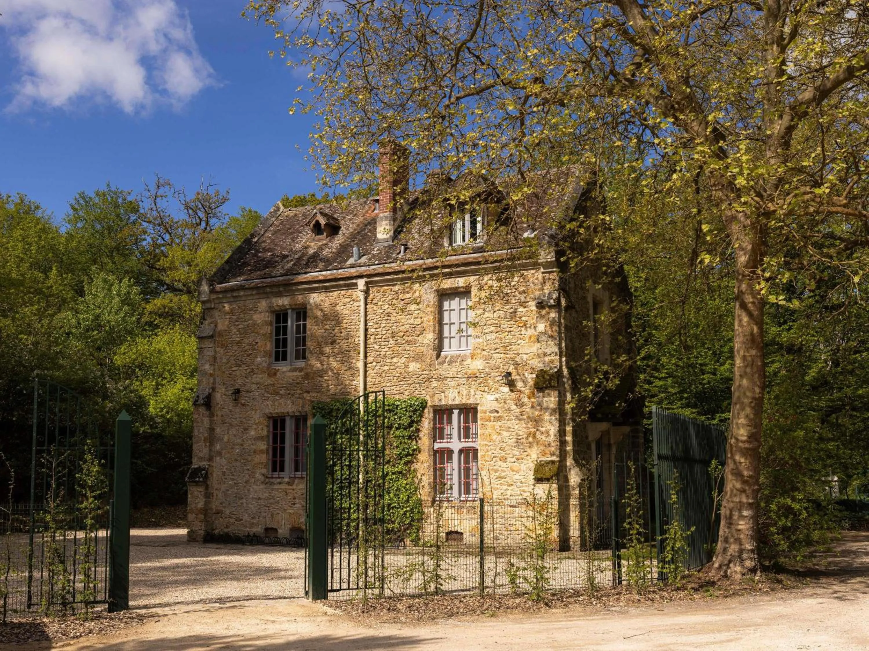 Bedroom in Abbaye Des Vaux De Cernay