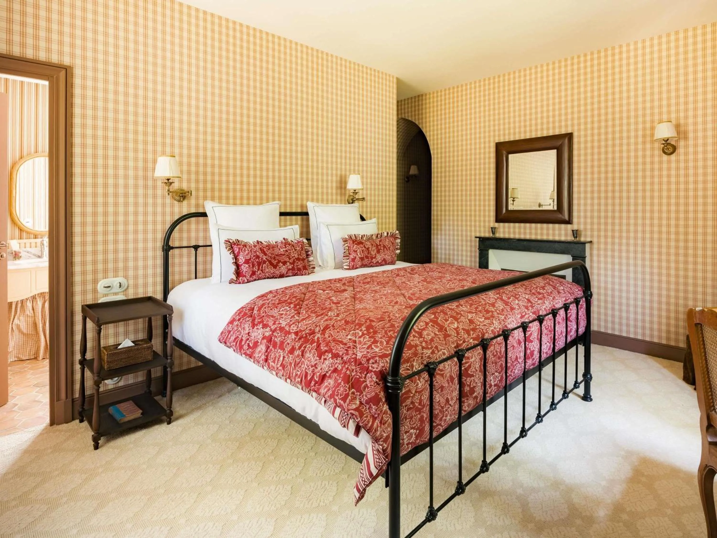 Bedroom, Bed in Abbaye Des Vaux De Cernay