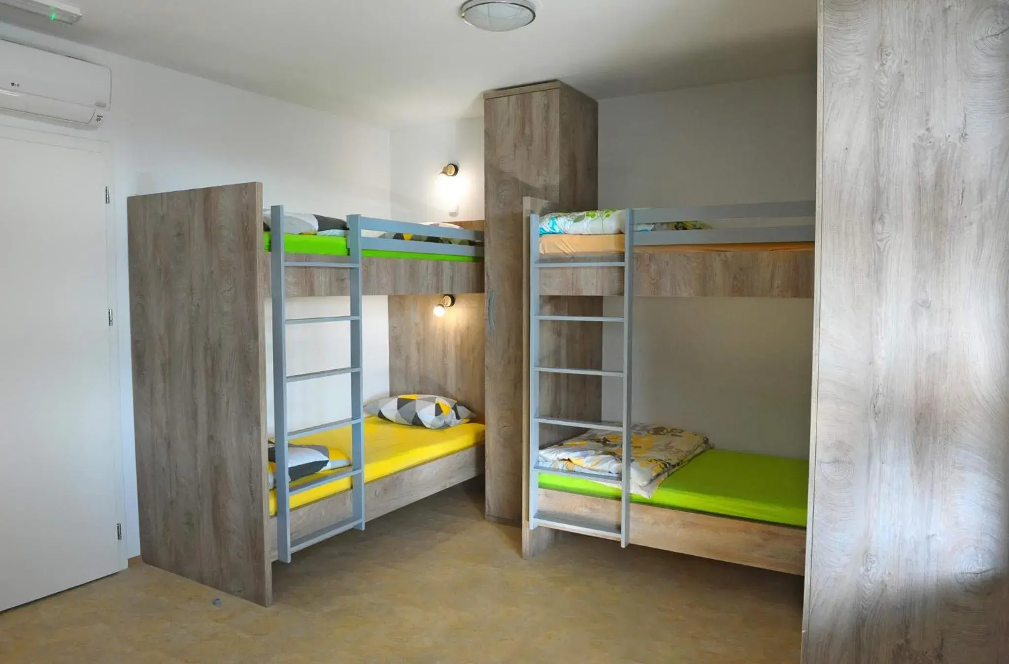 Bed in 6-Bed Mixed Dormitory Room in Hostel Ormož Bed in 6-Bed Mixed Dormitory Room in Hostel Ormož