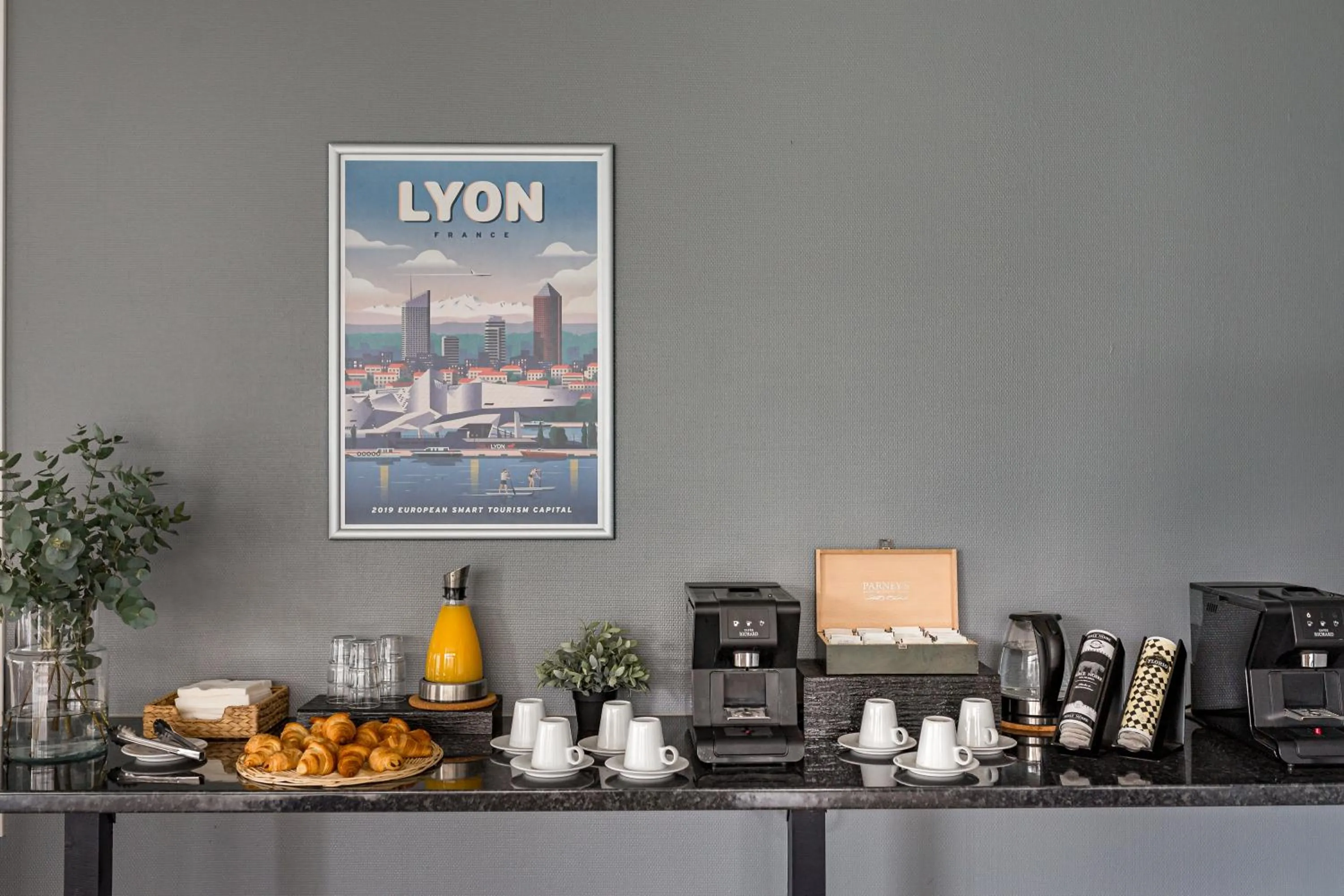 Food and drinks in Appart hôtel Q7 Lodge Lyon 7