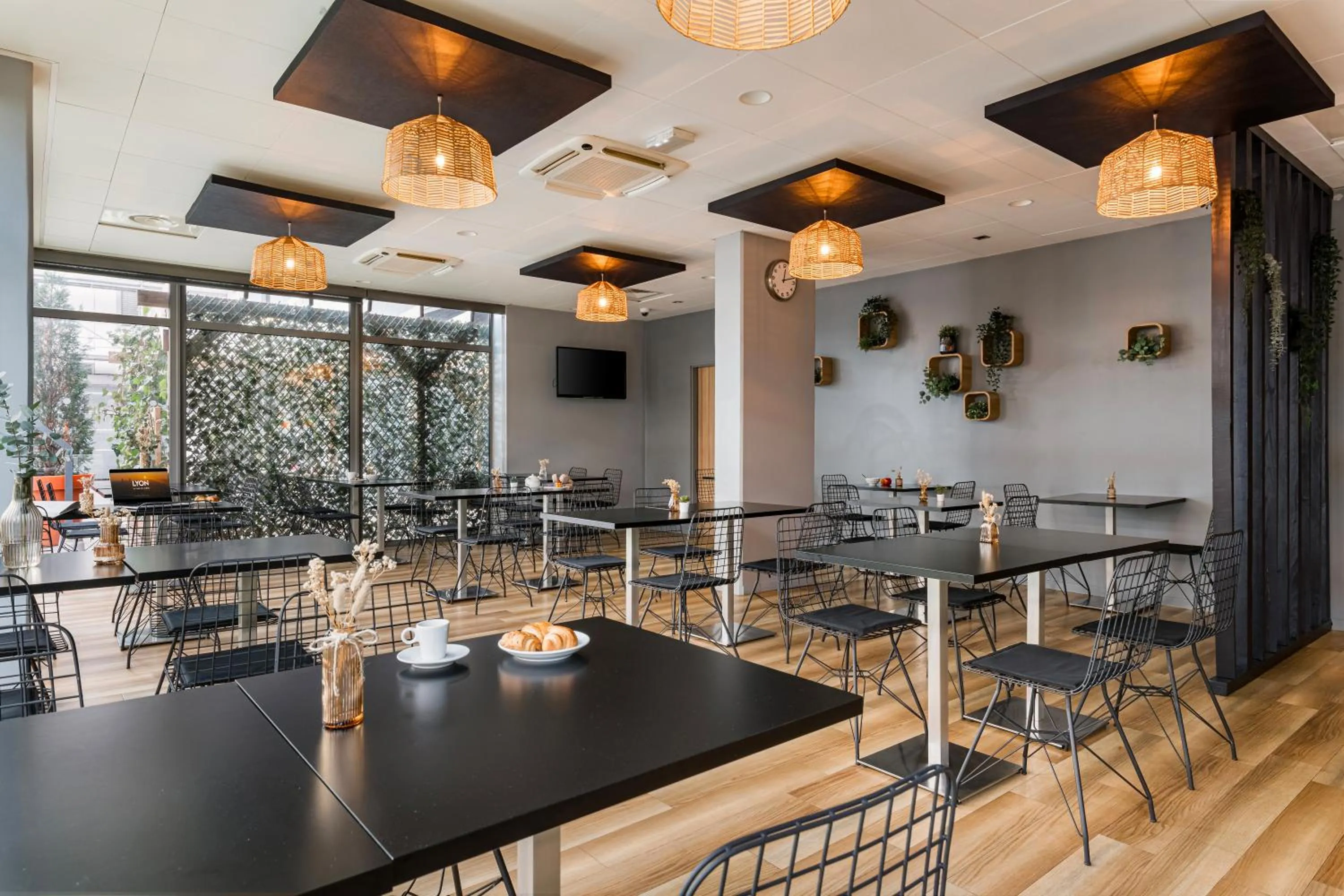 Breakfast in Appart hôtel Q7 Lodge Lyon 7