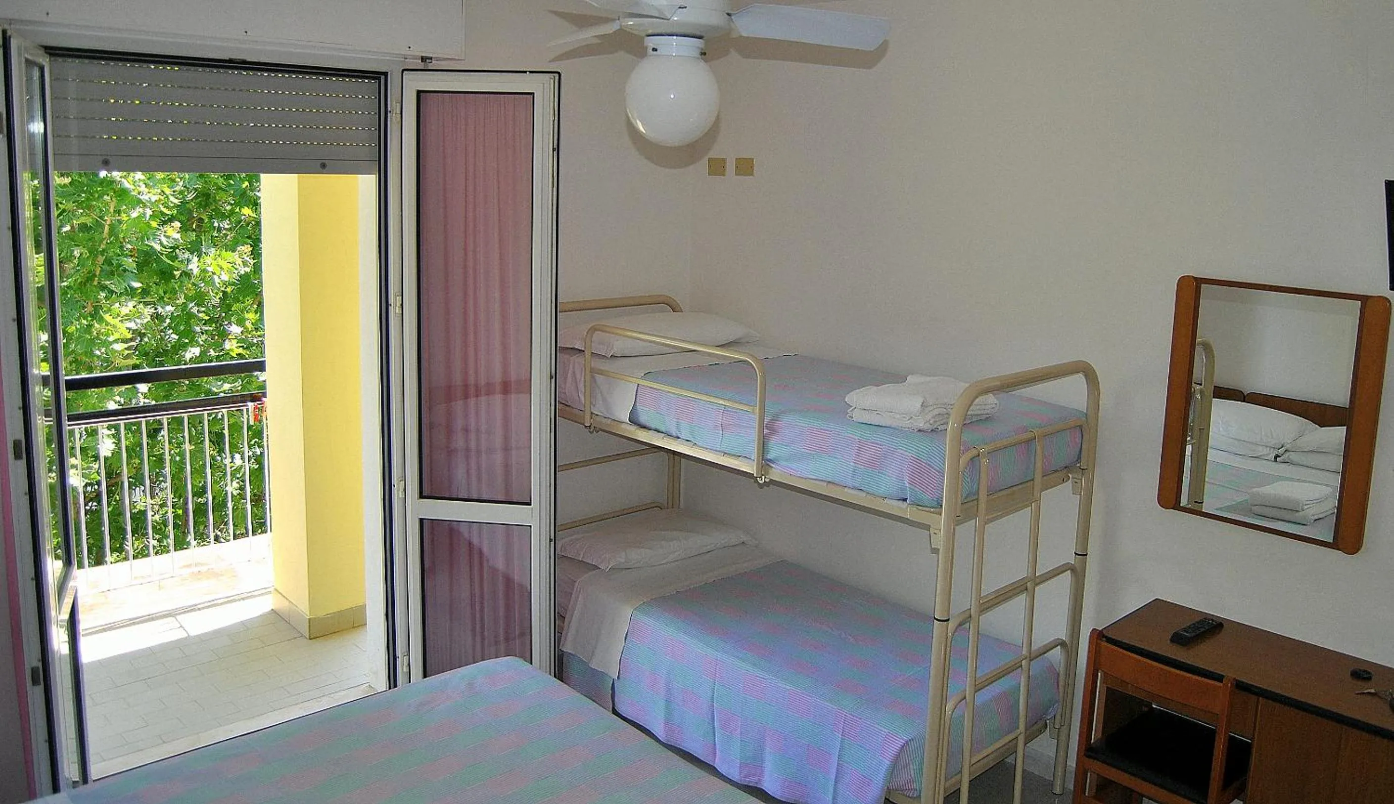 bunk bed in Hotel Samoa