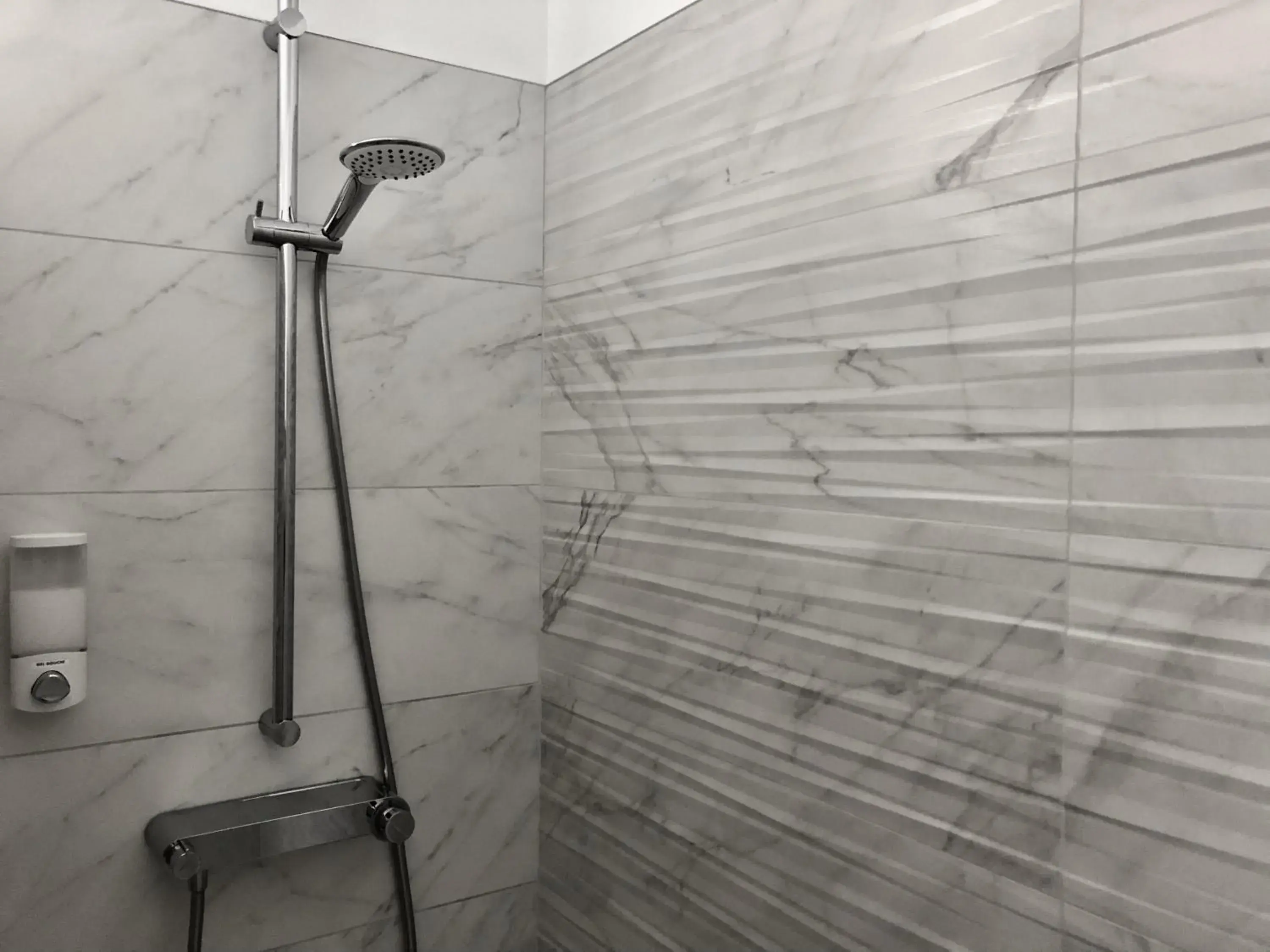 Comfort Double Room - single occupancy in HÔTELYA - Lille Villeneuve d'Ascq Comfort Double Room - single occupancy in HÔTELYA - Lille Villeneuve d'Ascq