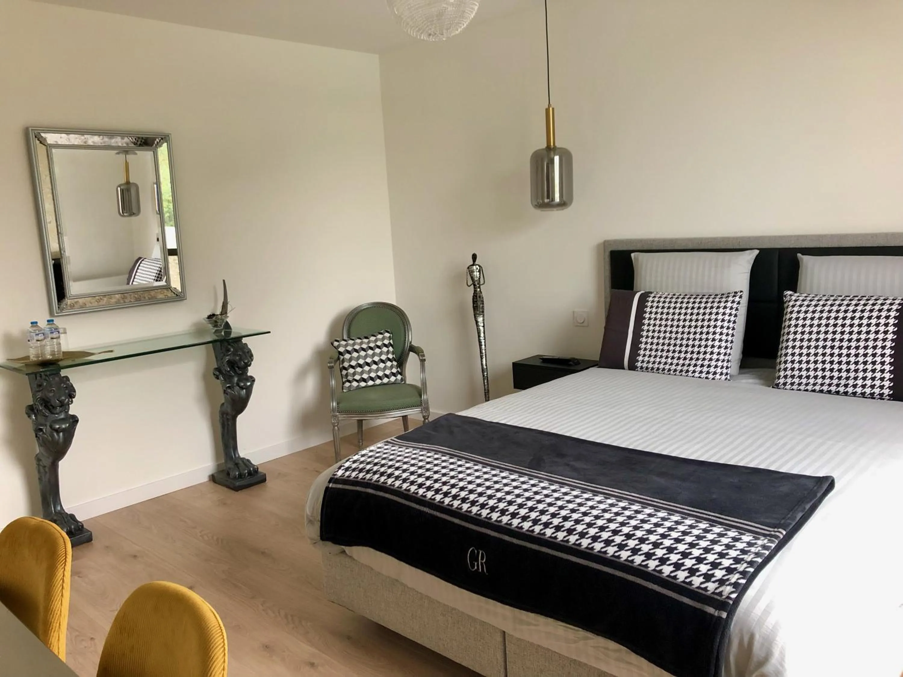 Bed in HÔTELYA - Lille Villeneuve d'Ascq