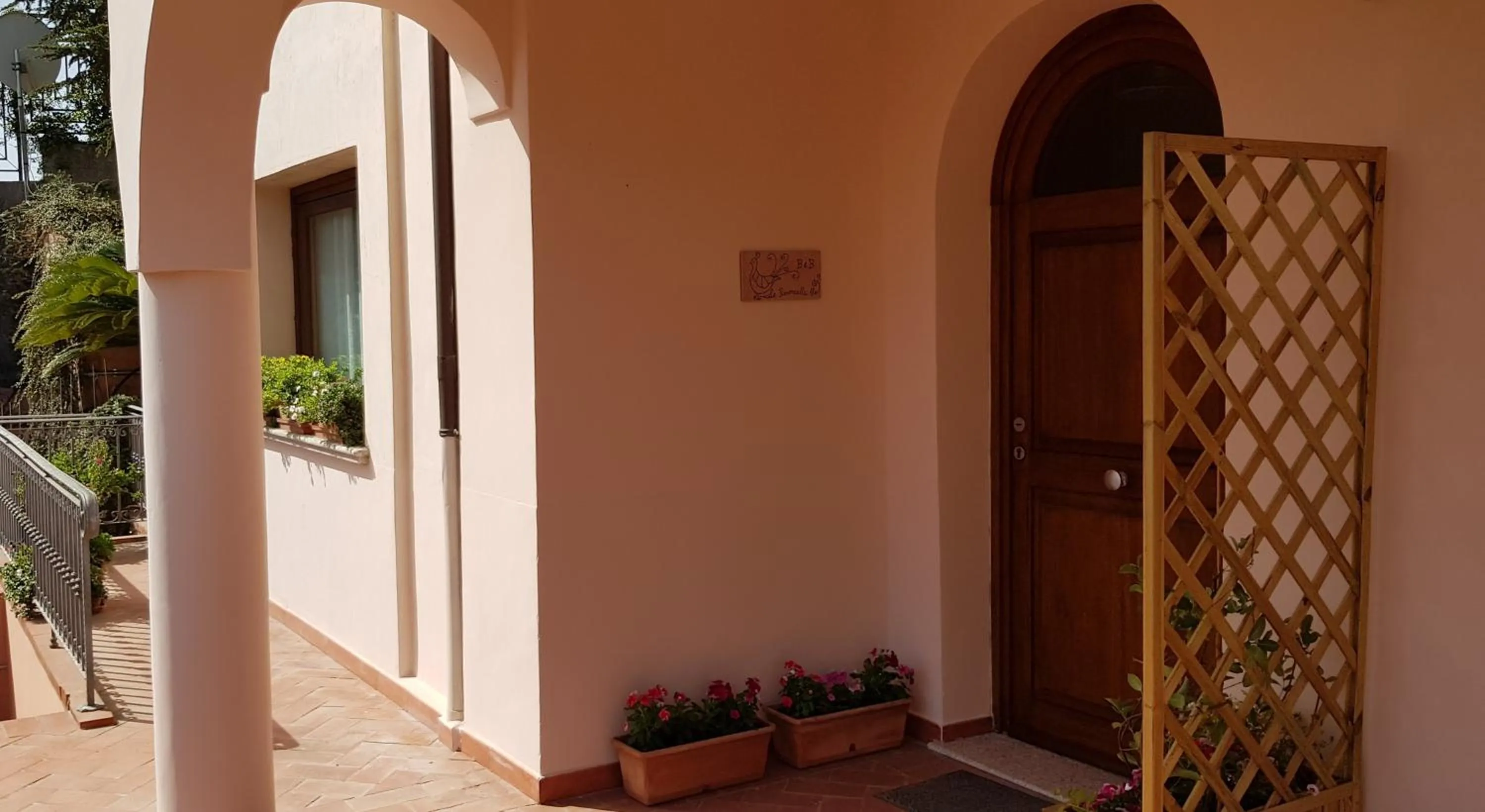 Facade/entrance in Le pavoncelle blu