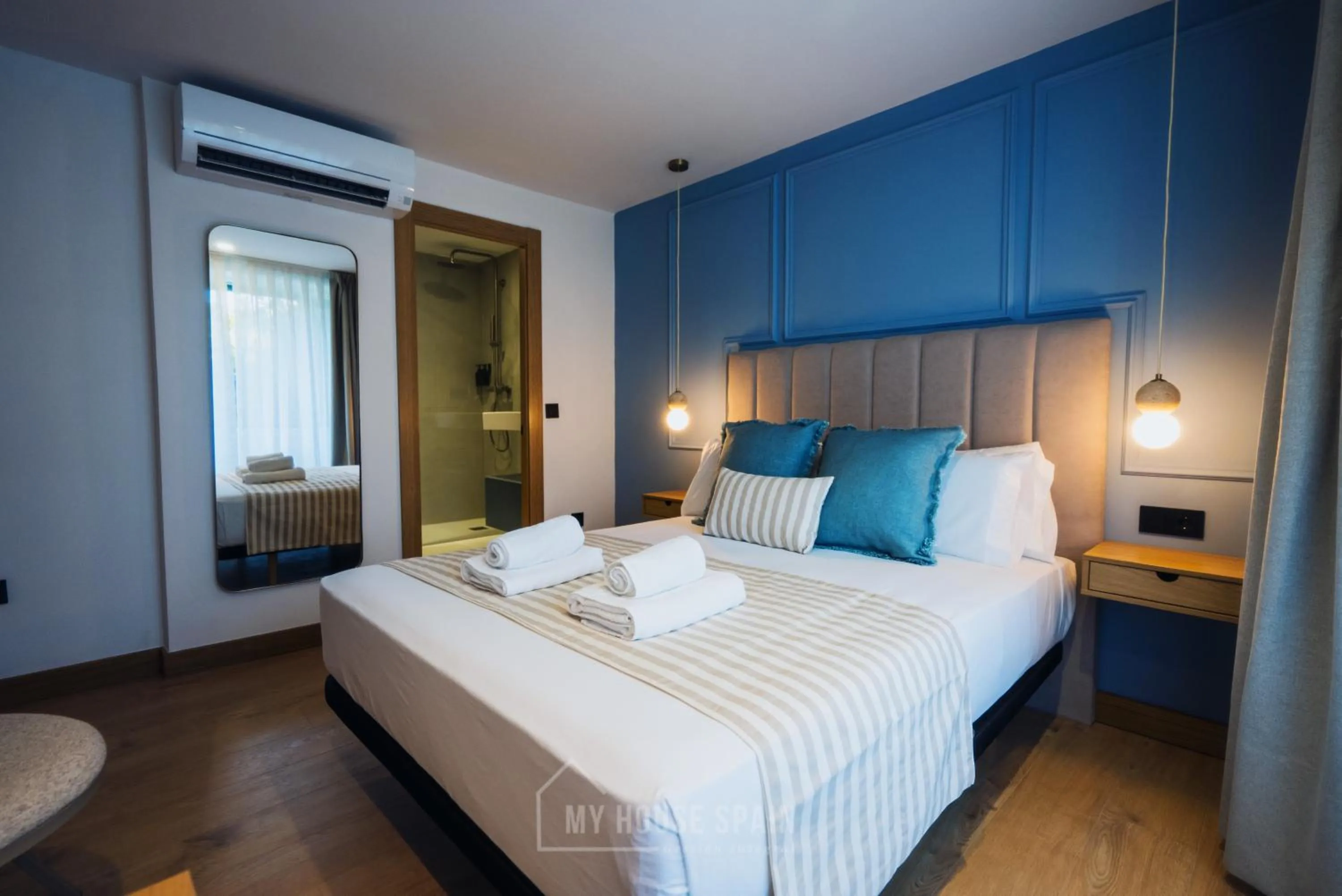 Bed in Hotel Central by MyHouseSpain
