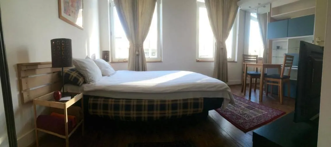 Bed in Appart-hôtel Maison de la Lune - petite Auberge d'Etterbeek