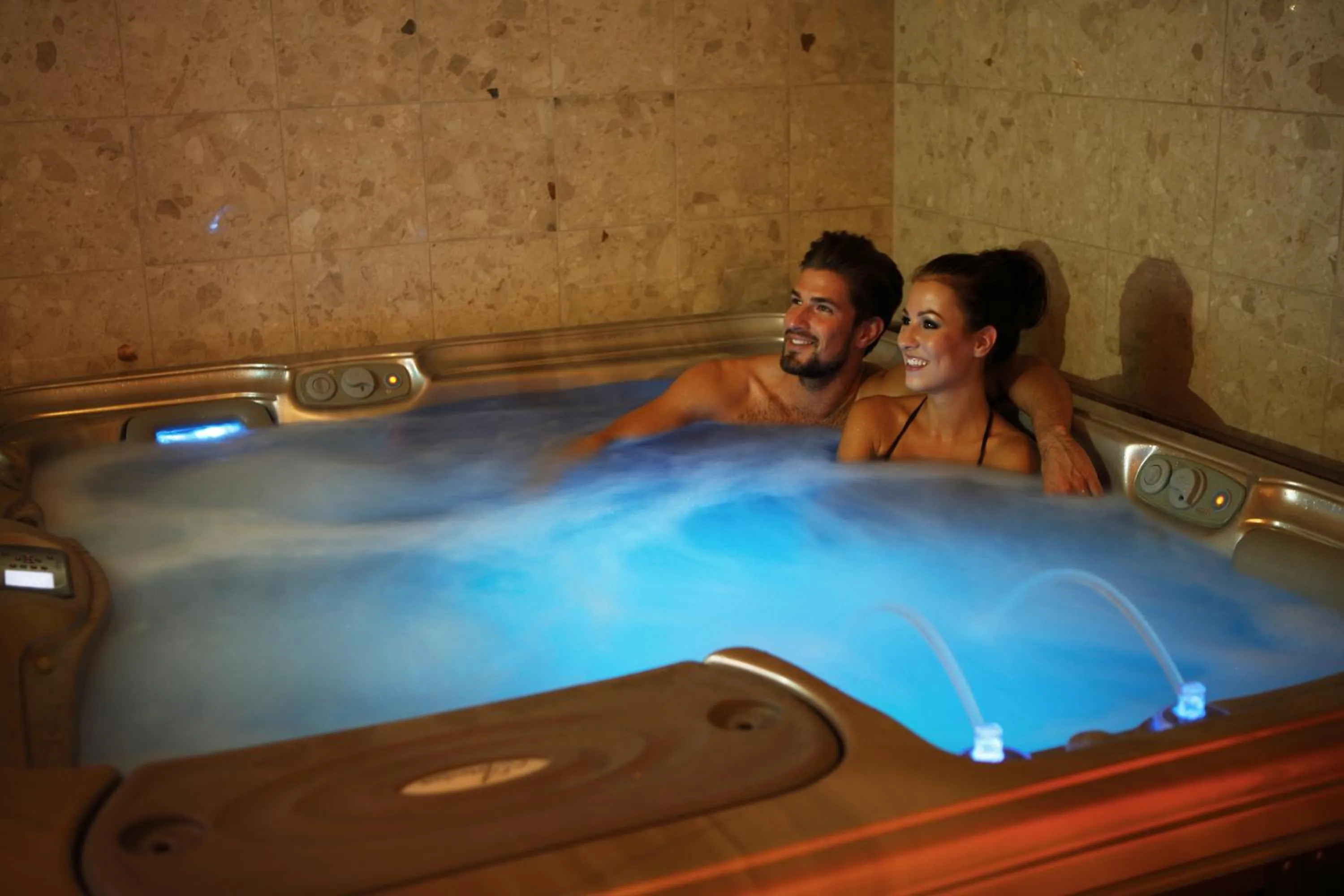 Hot Tub in Six Inn Hotel Budapest