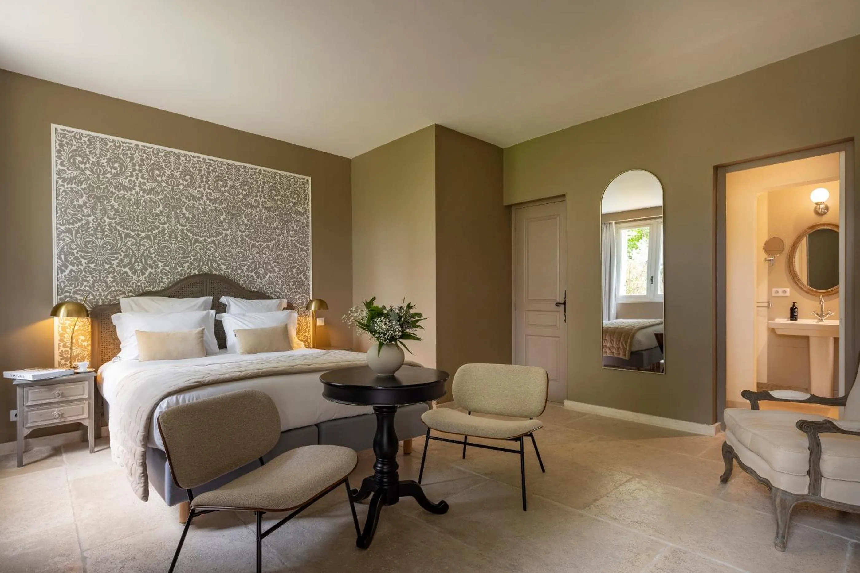 Bed in Château Les Oliviers de Salettes