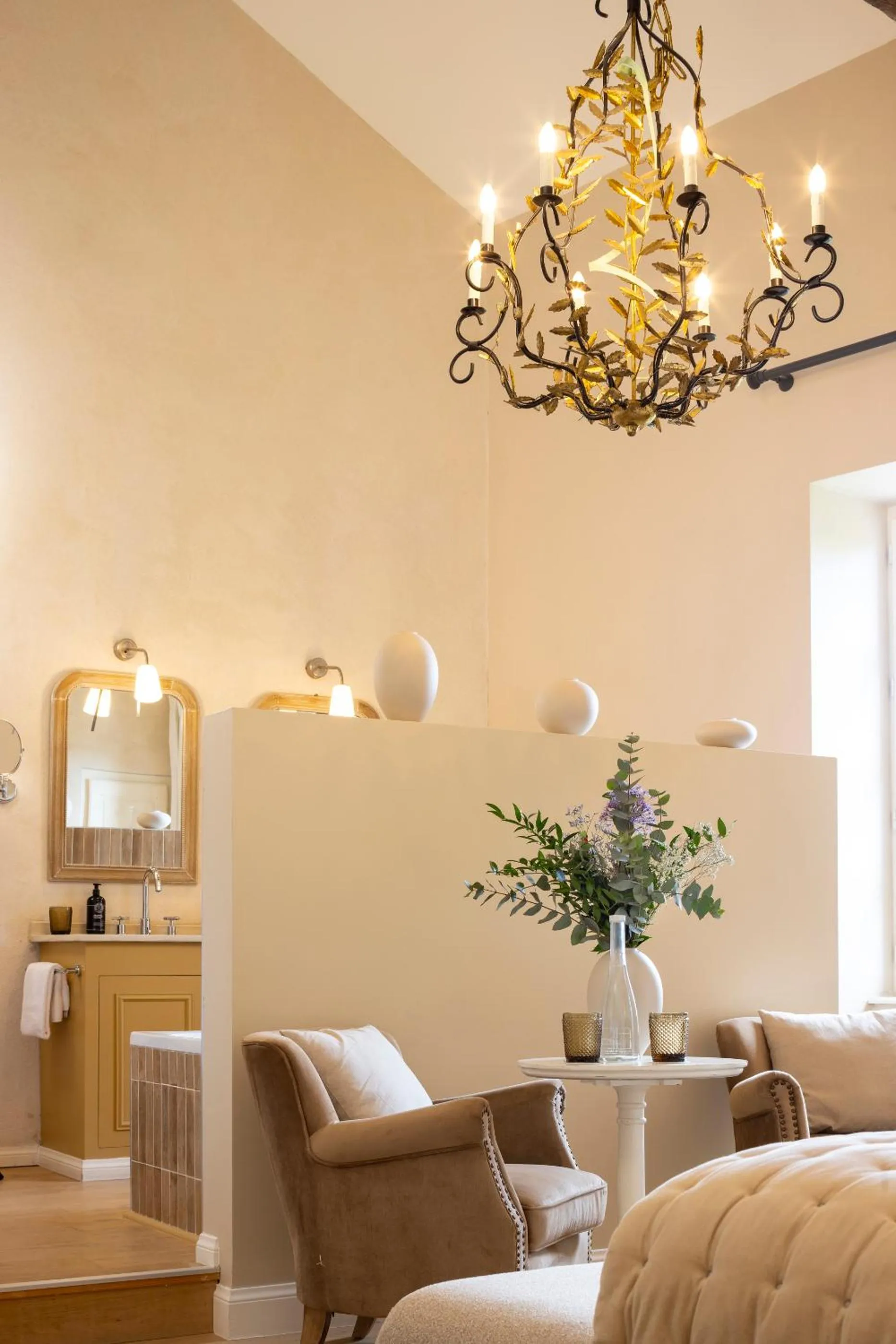 Living room in Château Les Oliviers de Salettes