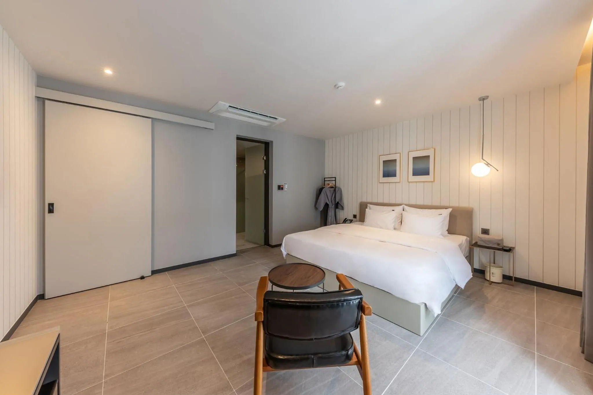 Bed in Brown-Dot Hotel Dongchon Amusement Park