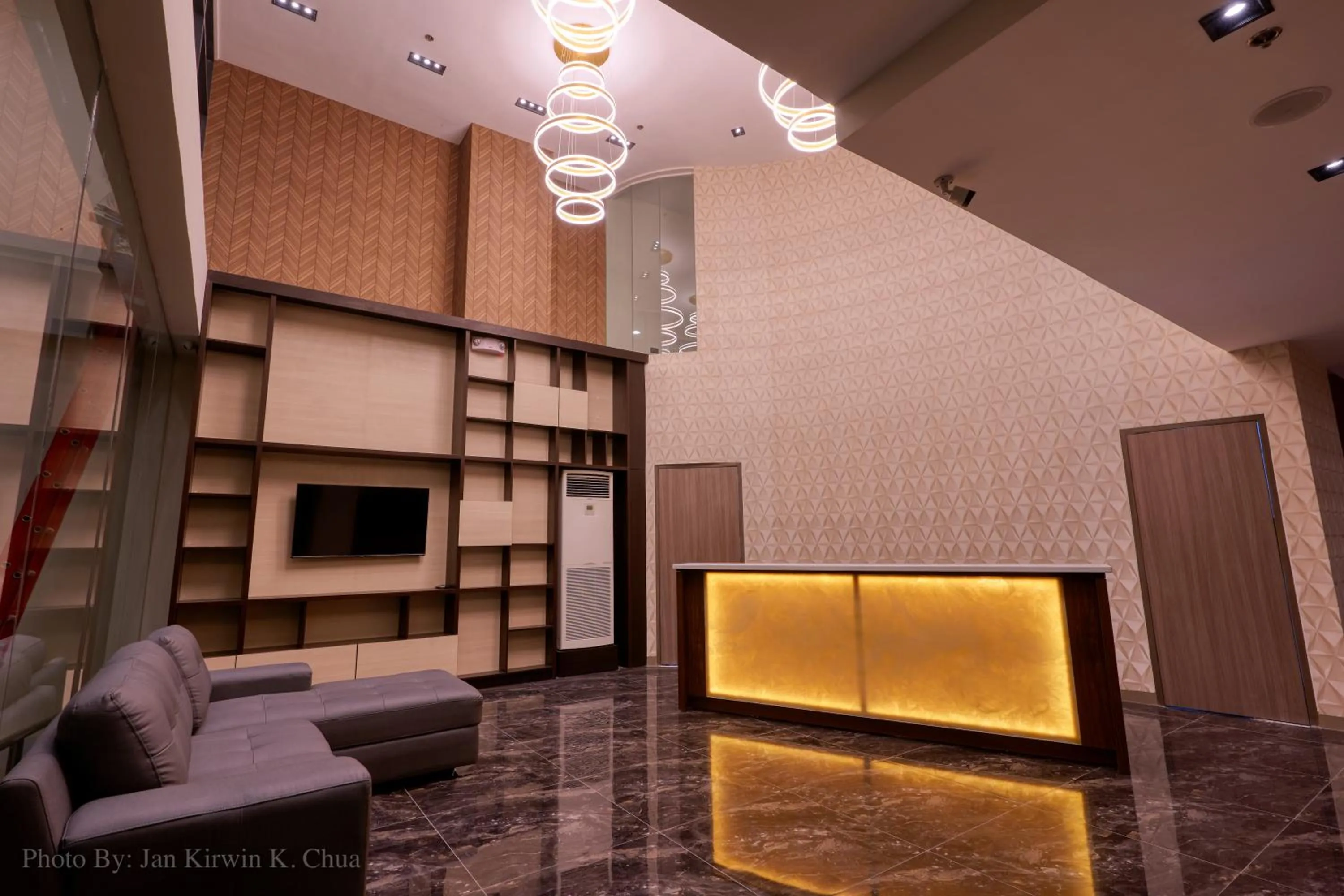 Facade/entrance in Griffin Hotel and Suites