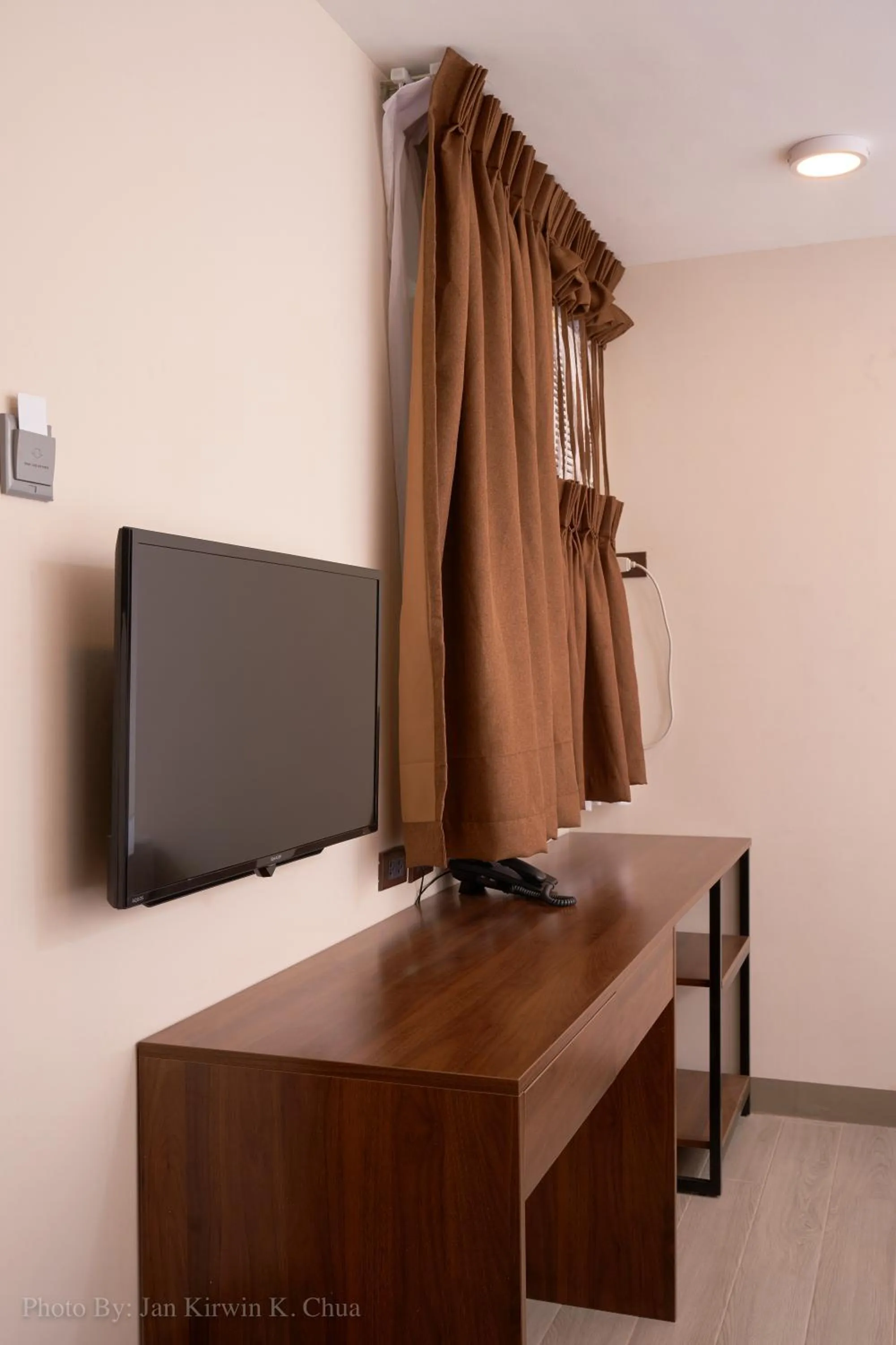 TV and multimedia in Griffin Hotel and Suites