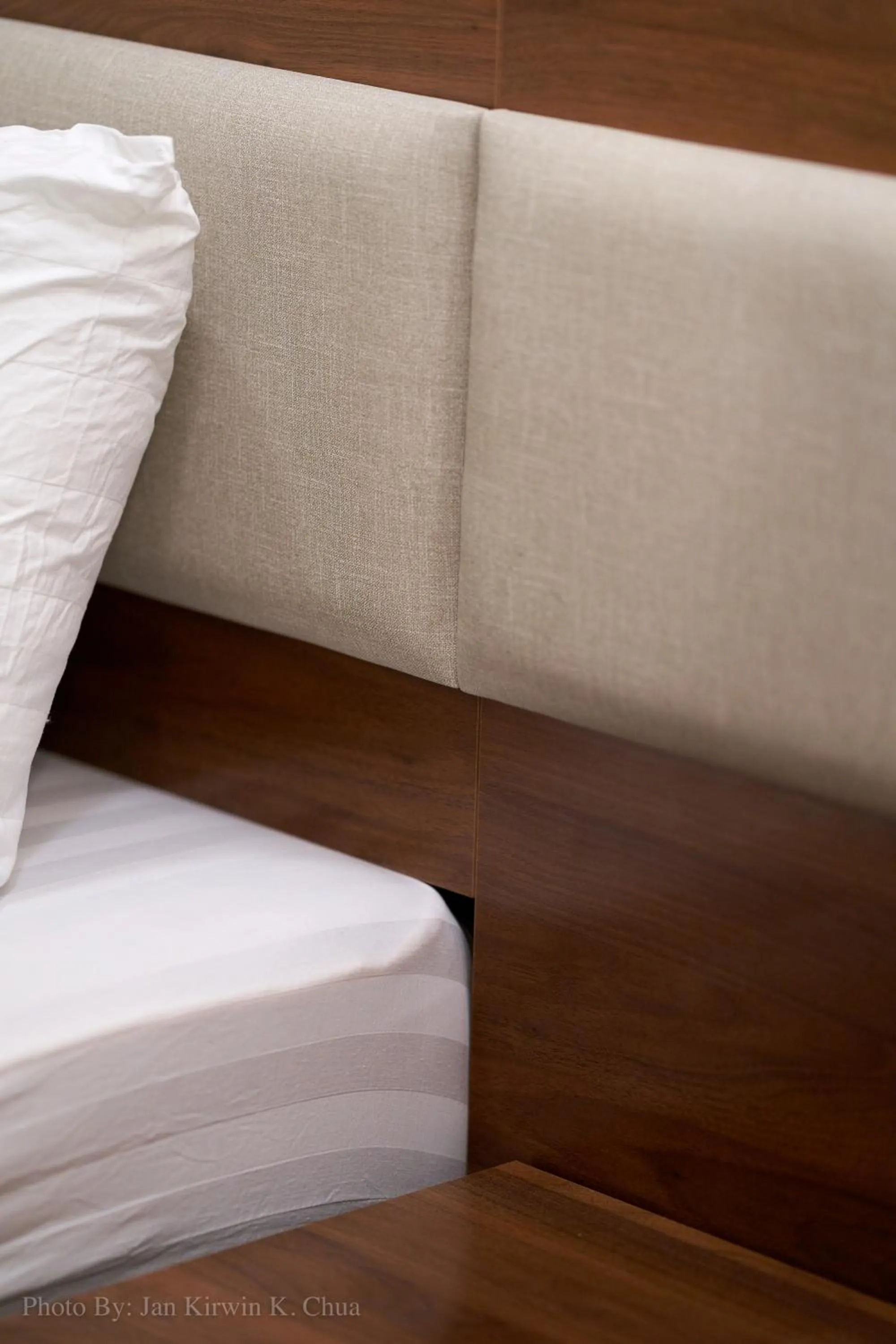 Bed in Griffin Hotel and Suites