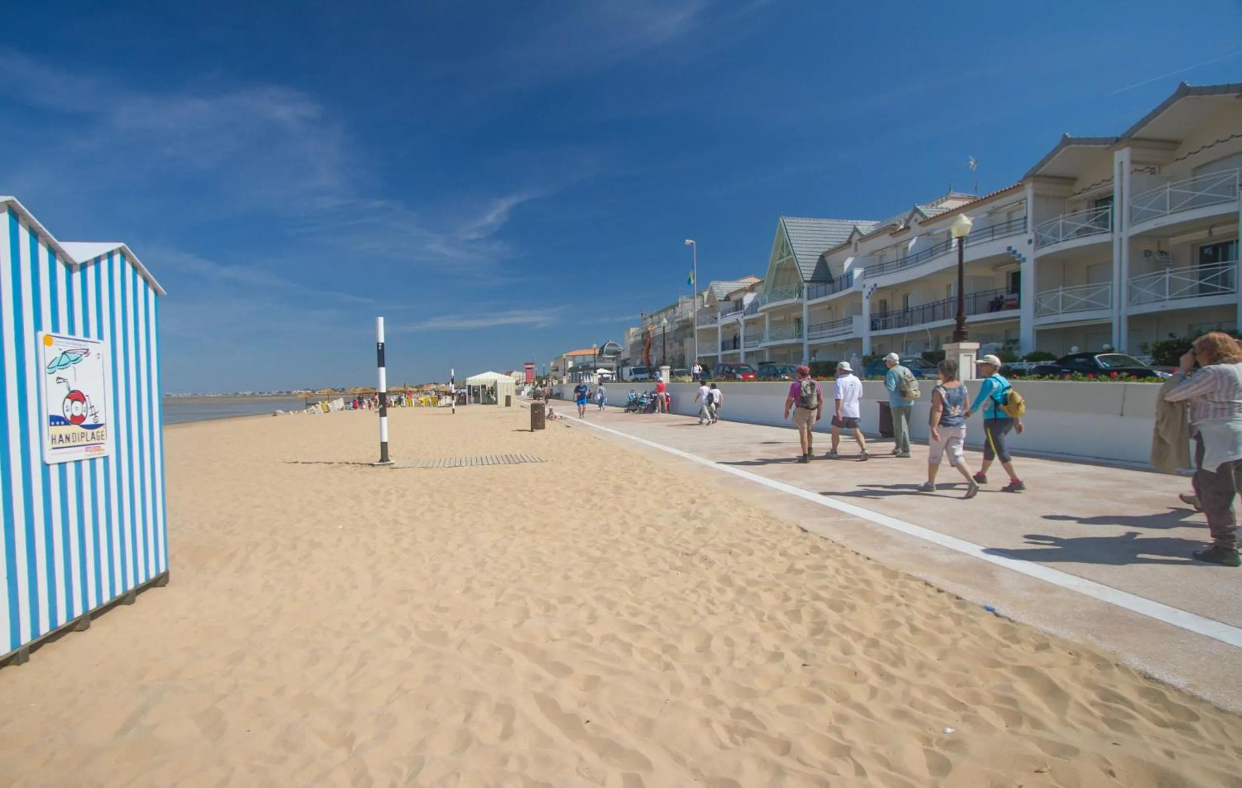 Neighbourhood in LOGIS Hotel Majestic Chatelaillon Plage - La Rochelle