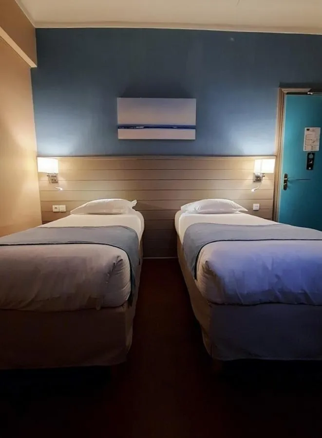 Bedroom, Bed in LOGIS Hotel Majestic Chatelaillon Plage - La Rochelle