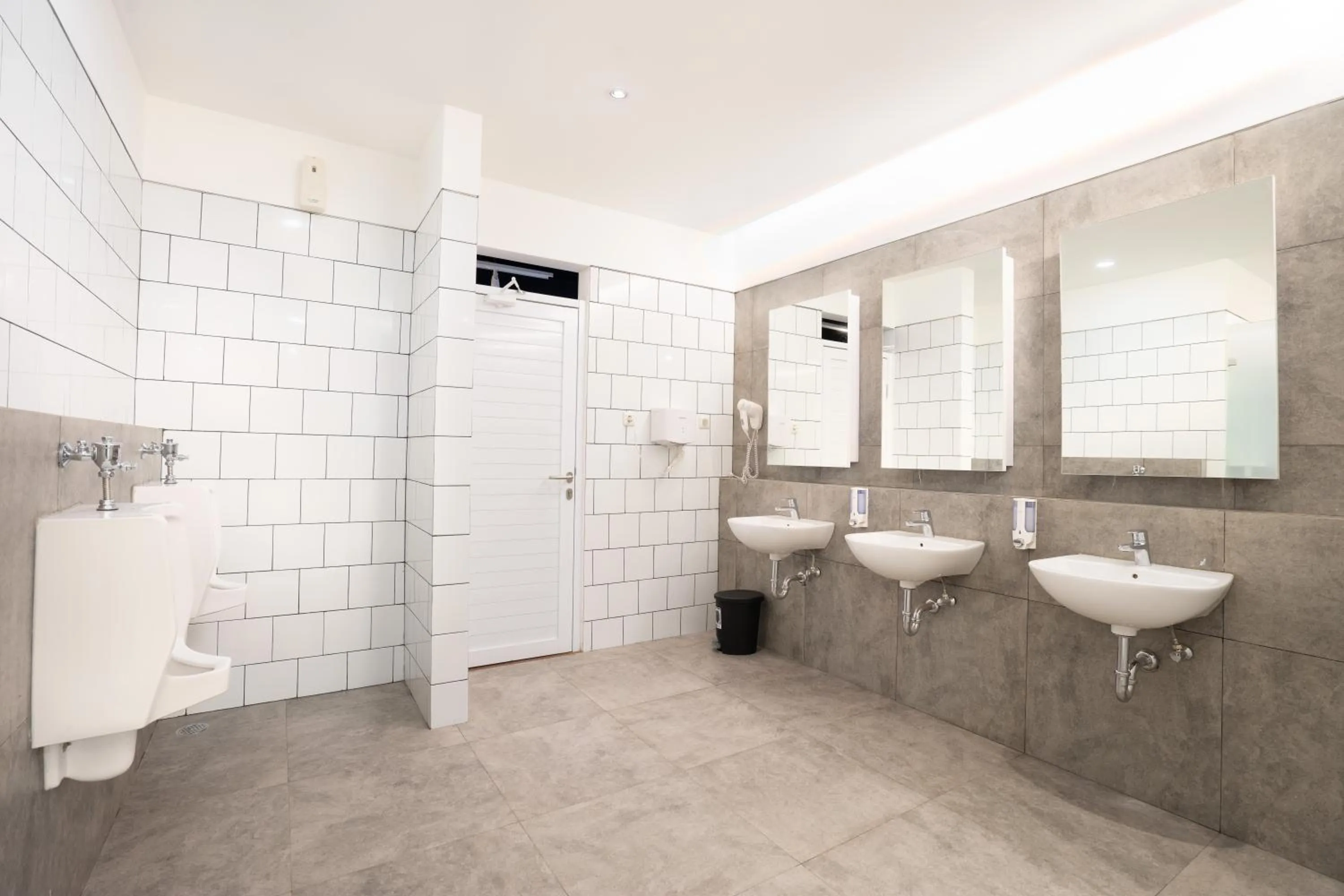 Bathroom in Bobopod Dago, Bandung