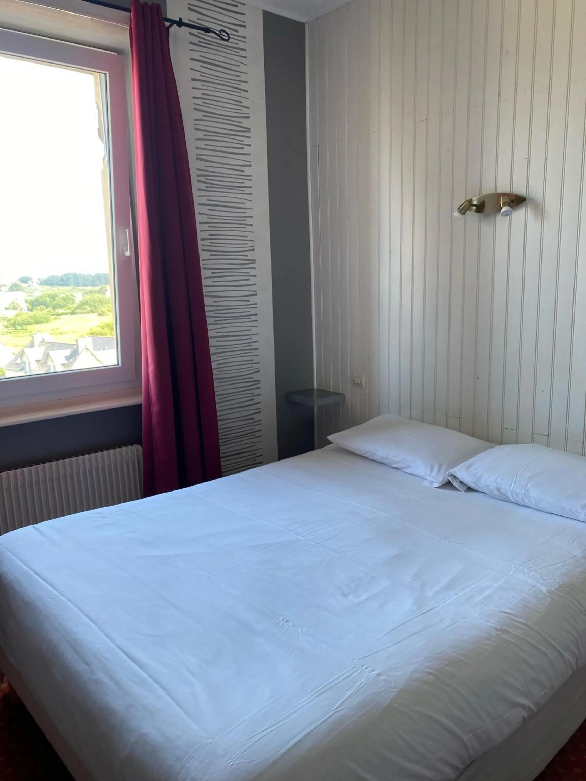 Bed in Hotel Restaurant Le Phare